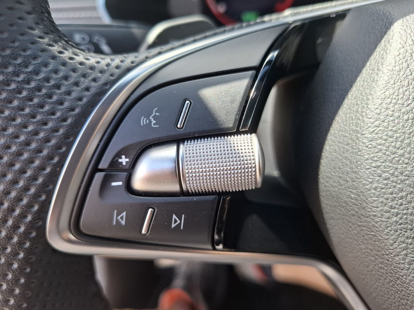 Fahrzeugabbildung SKODA Octavia 1.5 DSG Sportline PANO*MATRIX*AHK*5J.GAR