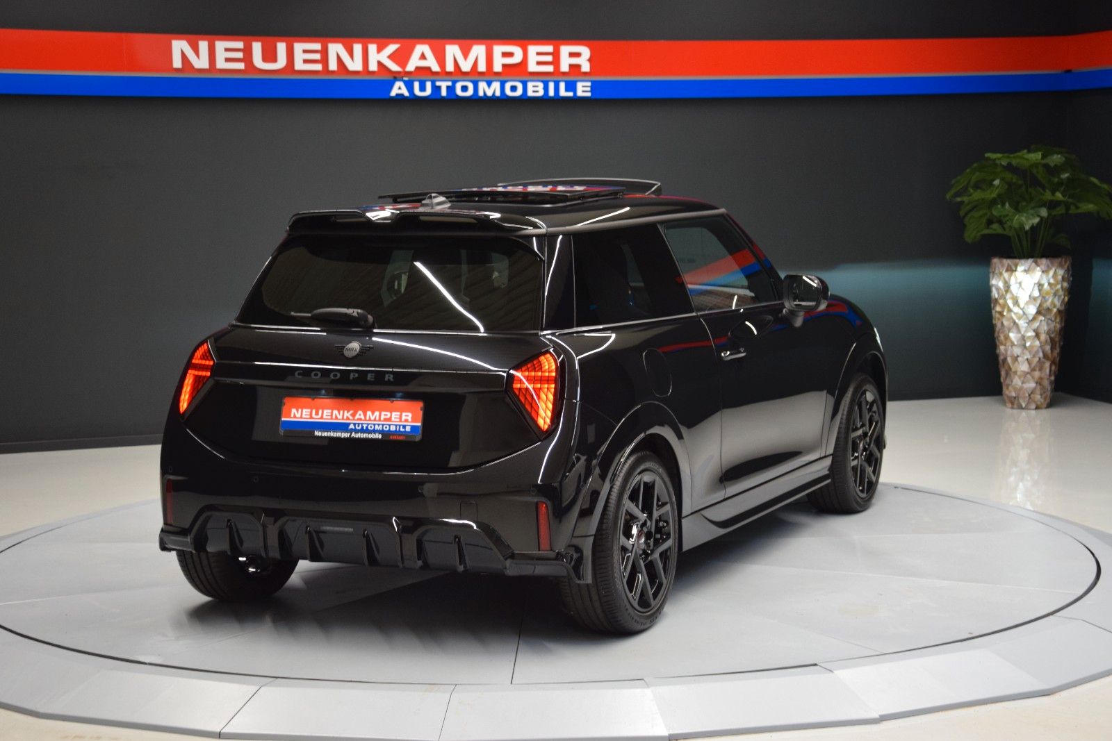 Fahrzeugabbildung MINI John Cooper Works Trim XL Pano H&K HUD Memory
