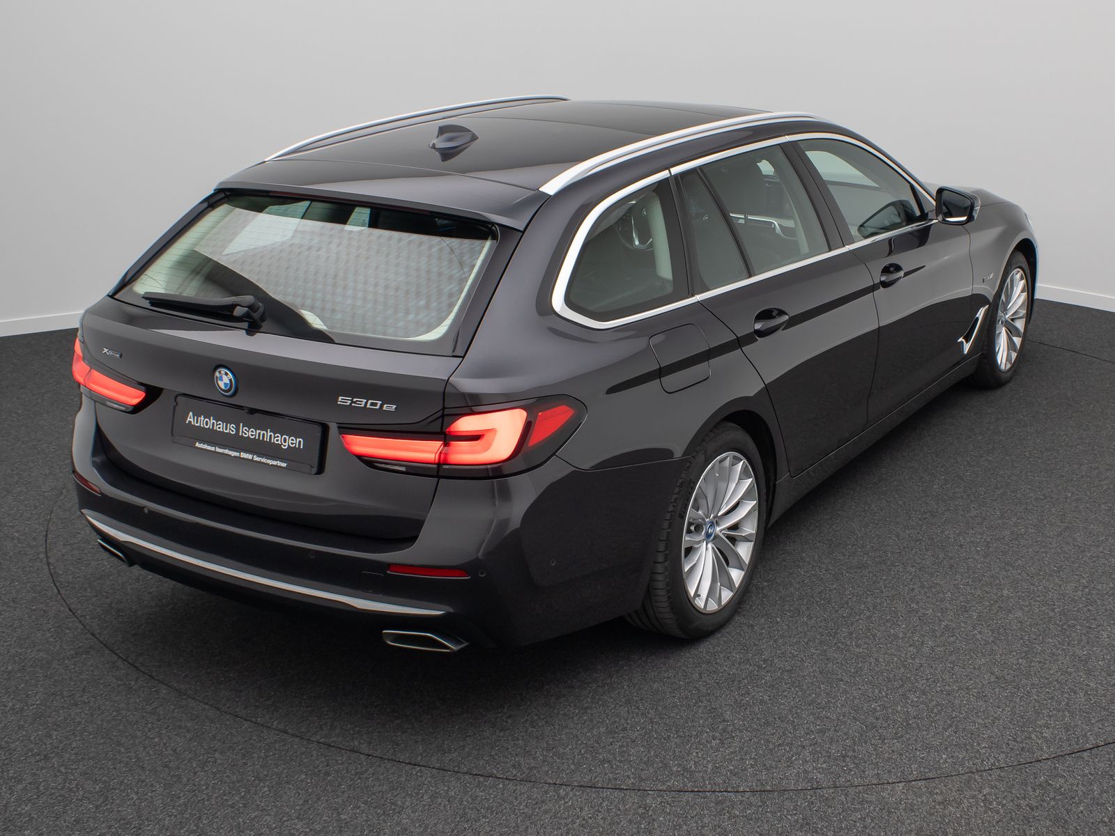 Fahrzeugabbildung BMW 530e xD LuxuryLine Panorama Laser Kamera HUD H/K