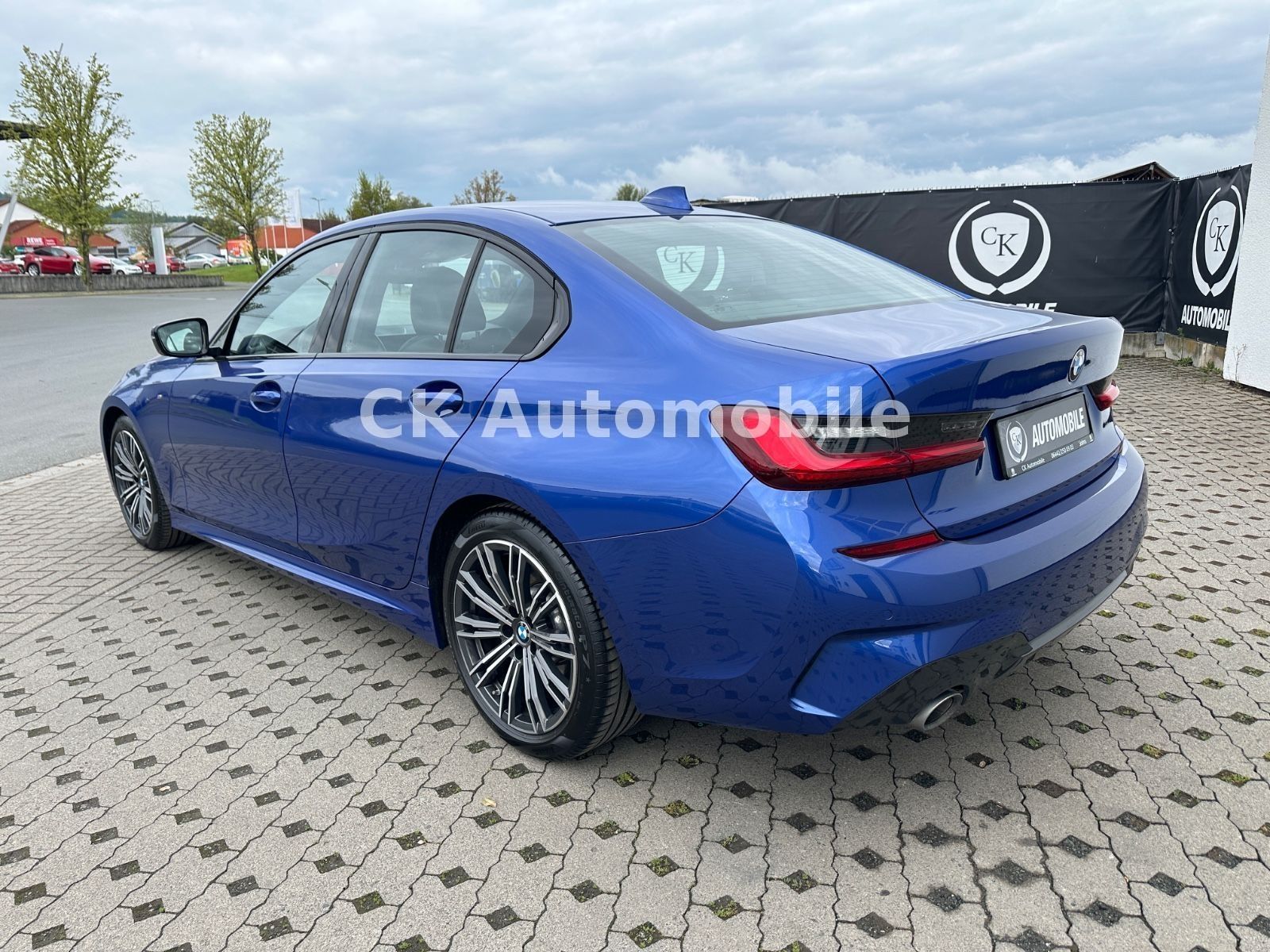 Fahrzeugabbildung BMW 330d Lim. M-Sport /Shadow-Line/Navi/Leder/LED