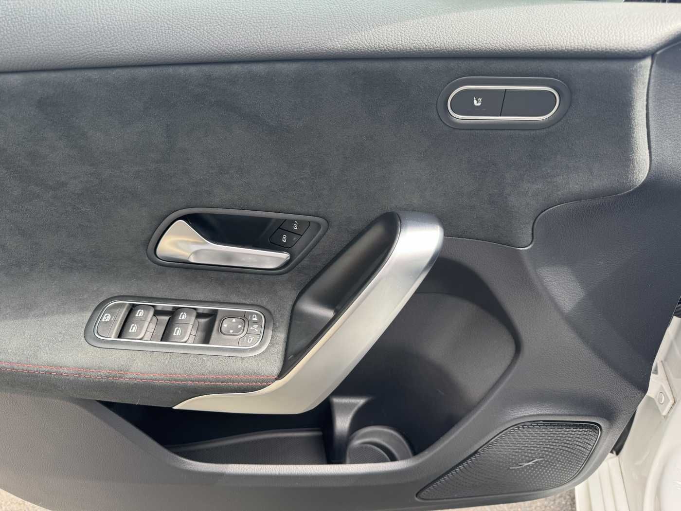Fahrzeugabbildung Mercedes-Benz A 200d AMG+AHK+Ambiente+RFK+MBUX+LED+IHC