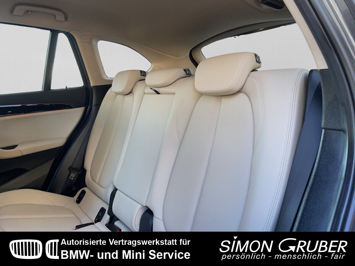 Fahrzeugabbildung BMW X1 xDrive20d Sport Line Navi+ HUD LED Kamera AHK