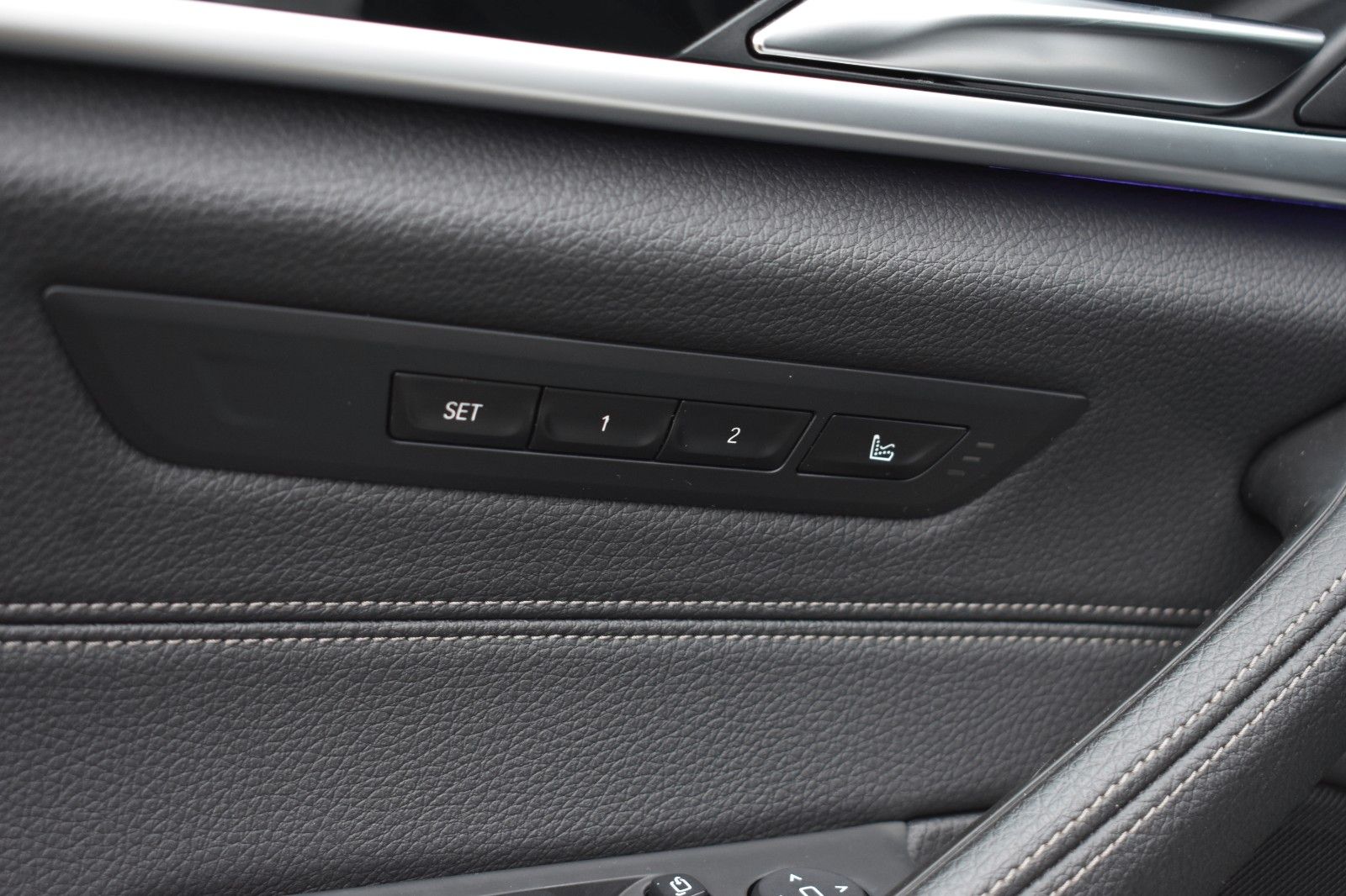 Fahrzeugabbildung BMW M550 i Limo. xDrive DAB Gestik Massage HUD ATM