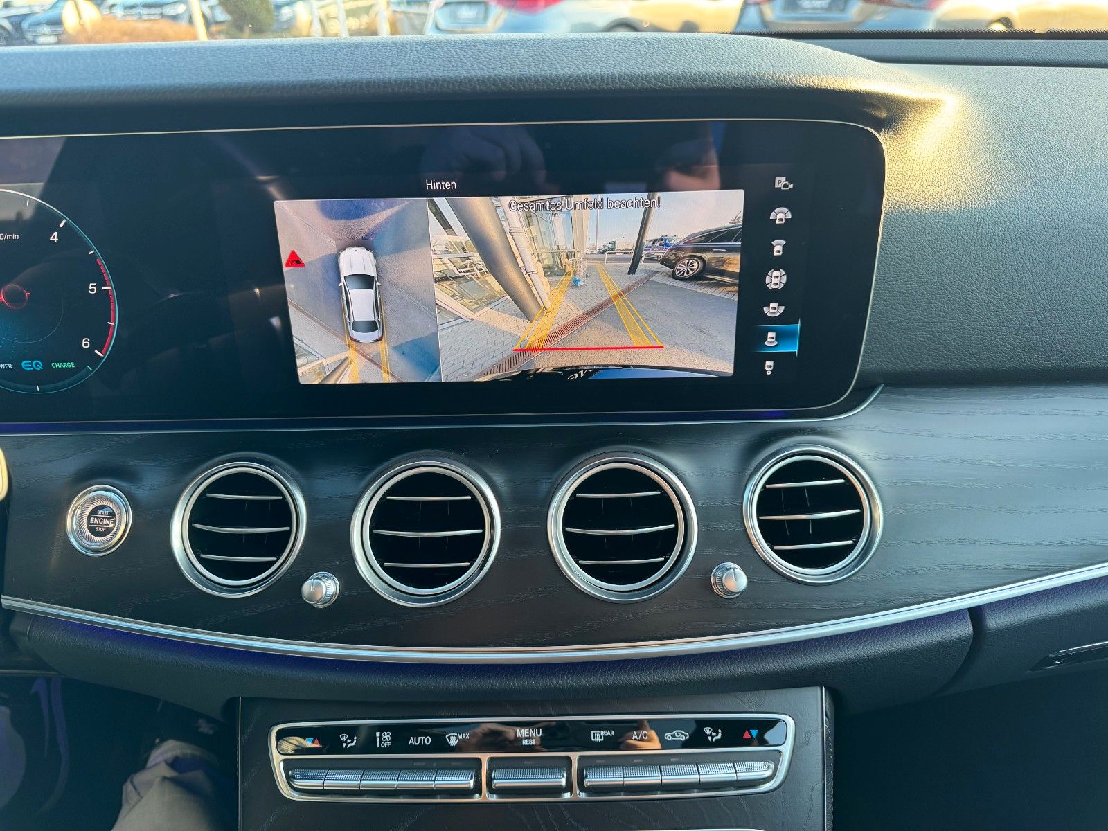 Fahrzeugabbildung Mercedes-Benz E 220d Avantgarde+Pano+AHK+DistrPlus+MultiBeam+