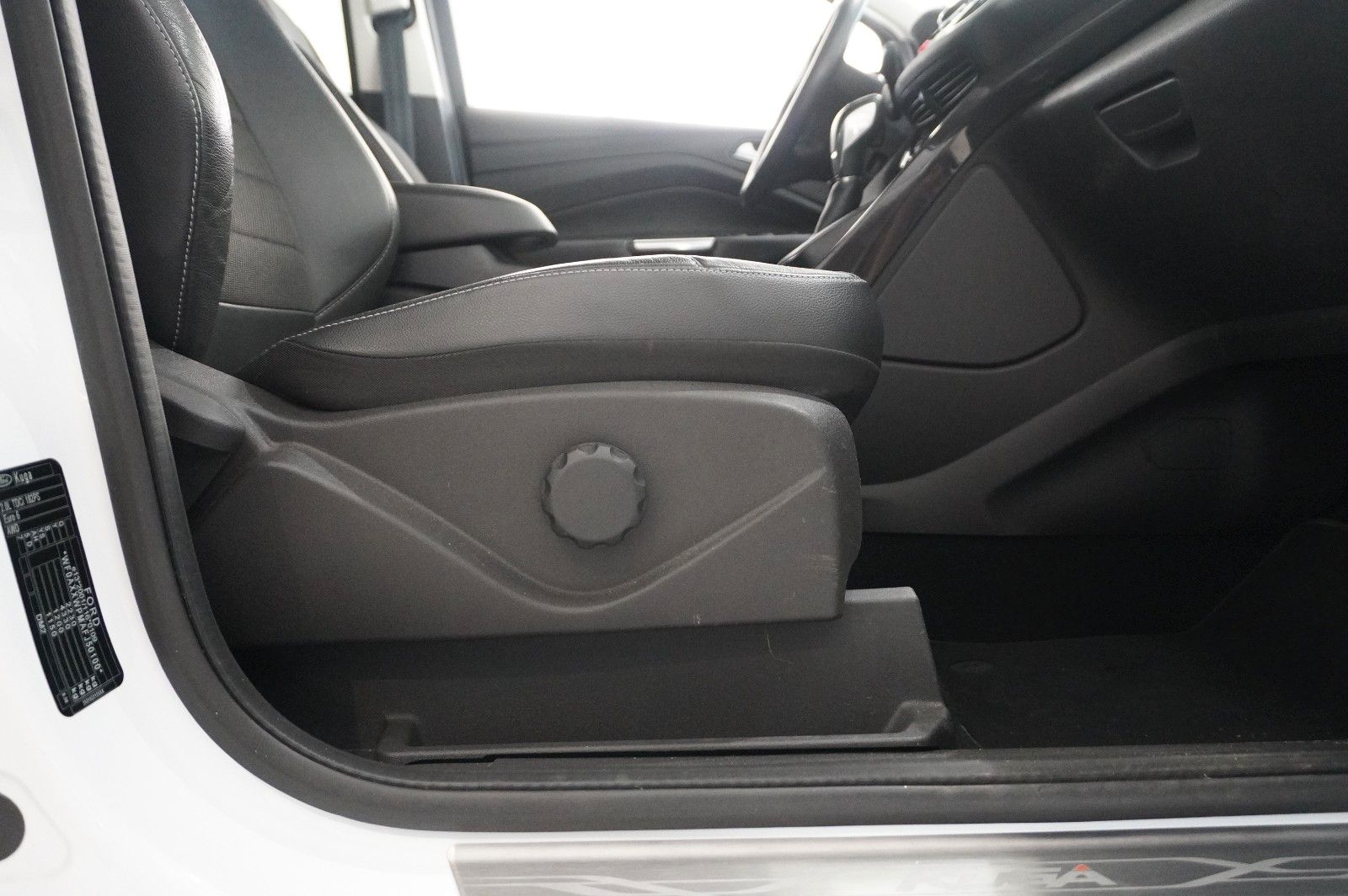 Fahrzeugabbildung Ford Kuga 2.0D INDIVIDUAL 4X4 NAVI/LED/KAMERA/SPORT