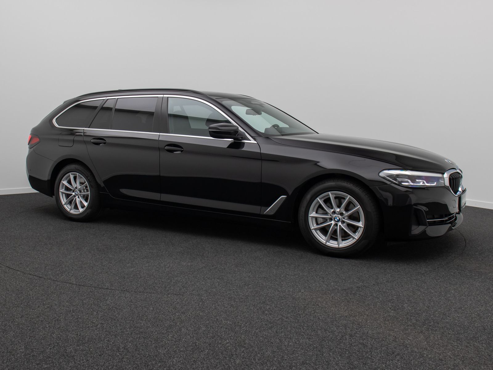 Fahrzeugabbildung BMW 520d Sport Kamera DAB Alarm Leder Panorama H/K