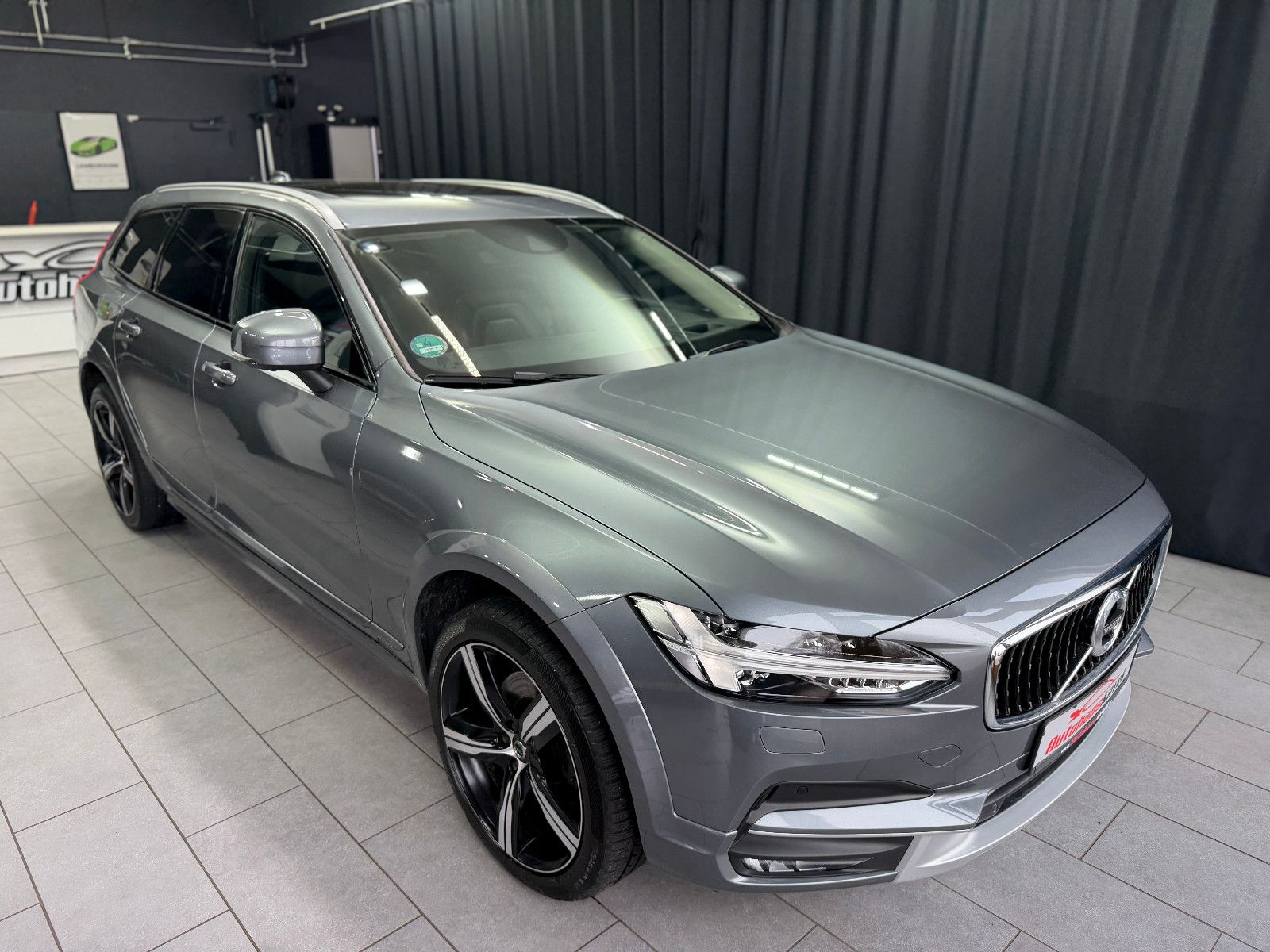 Fahrzeugabbildung Volvo V90 Cross Country Pro AWD|HuD|H&K|360°|PANO