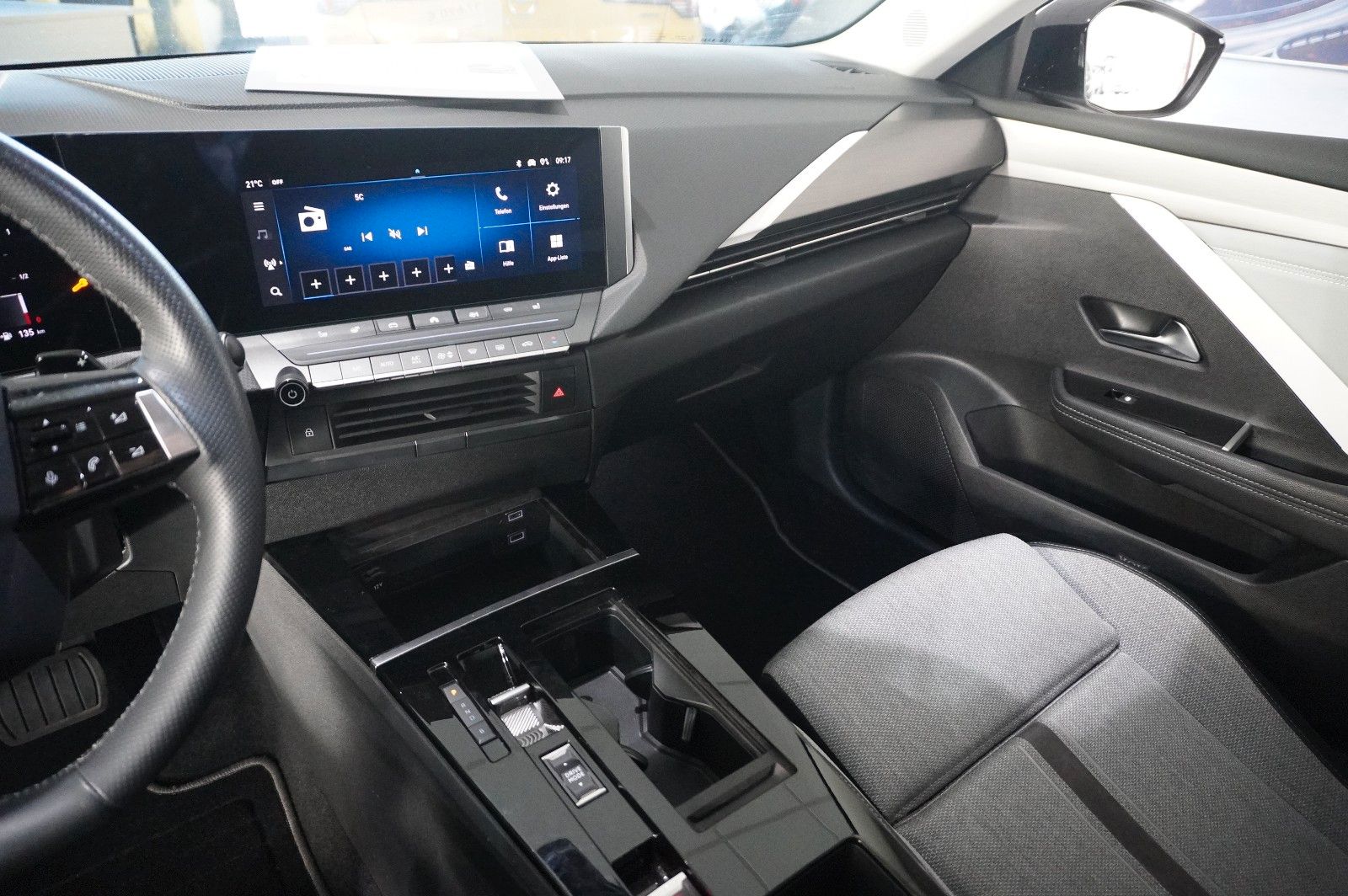 Fahrzeugabbildung Opel Astra L Lim. 1.6 HYBRID ELEGANCE NAVI/LED/KAMERA