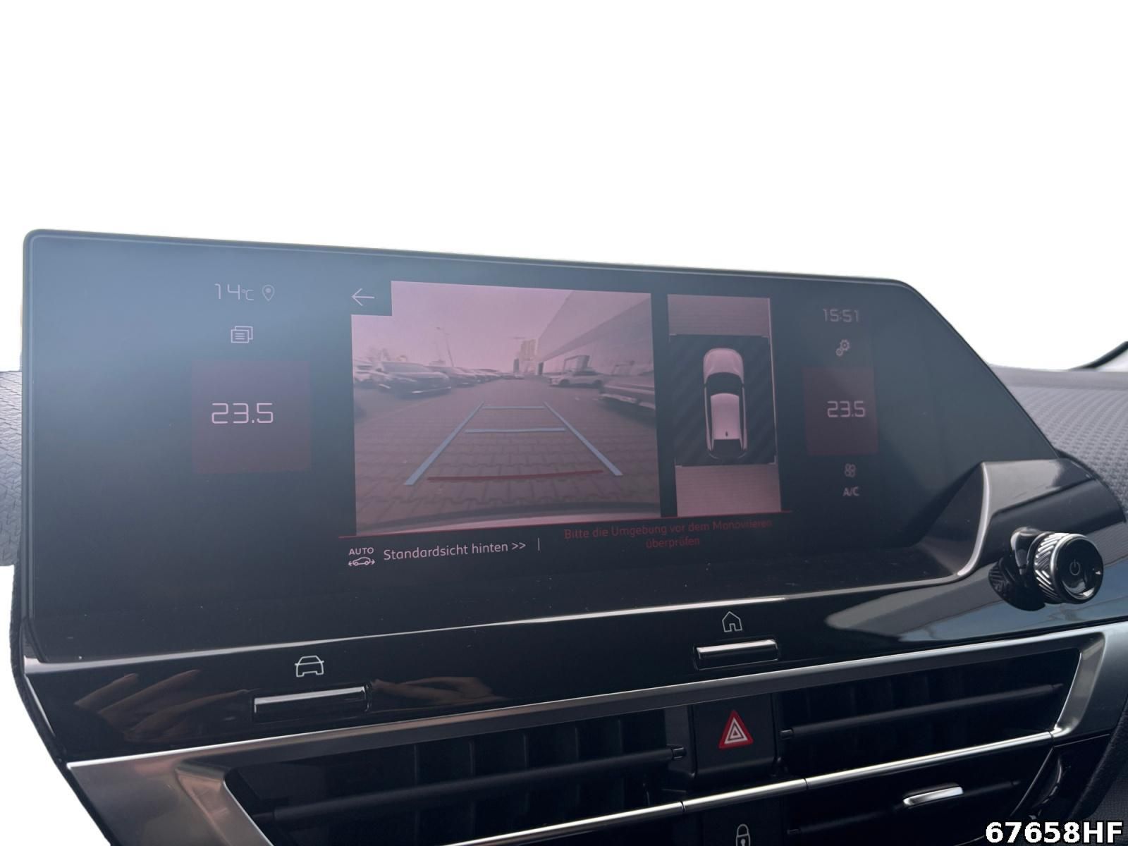 Fahrzeugabbildung Citroën C4 Shine +NAVI+SHZ+CARPLAY+KEYLESS+DAB