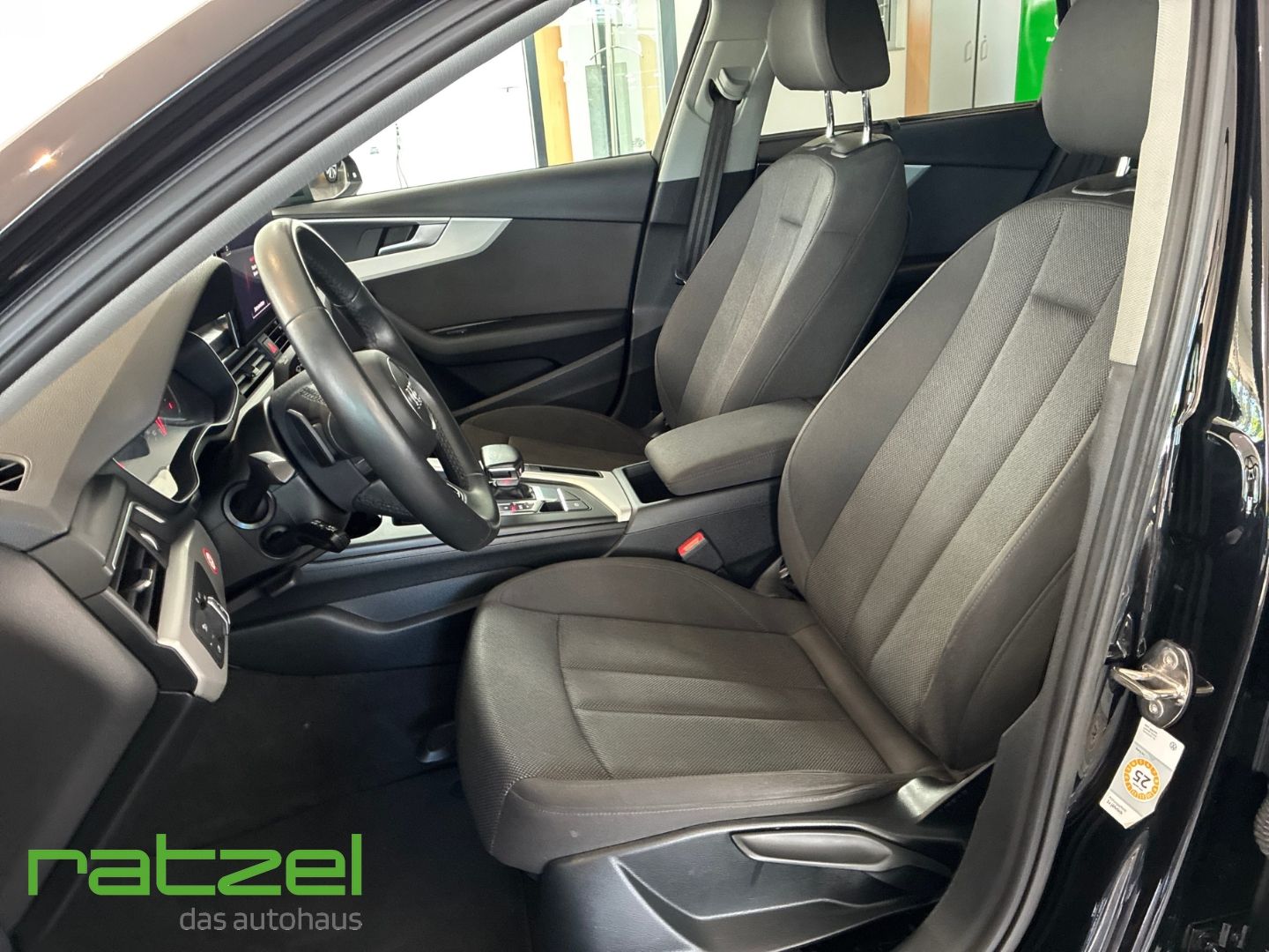 Fahrzeugabbildung Audi A4 Avant 35 TFSI S tronic Navi LED El. Heckklapp