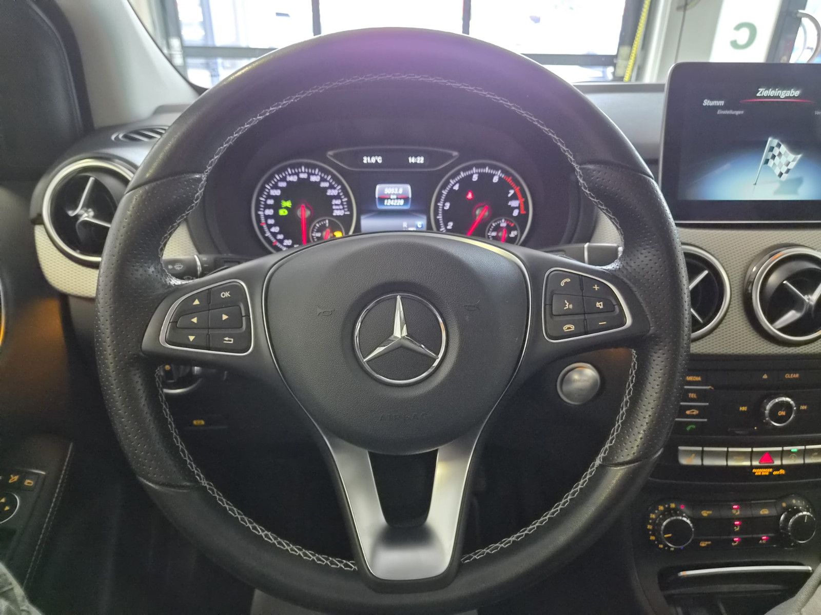 Fahrzeugabbildung Mercedes-Benz B 200 Urban Style Edition/LED/NAVI/SCHECKHEFT