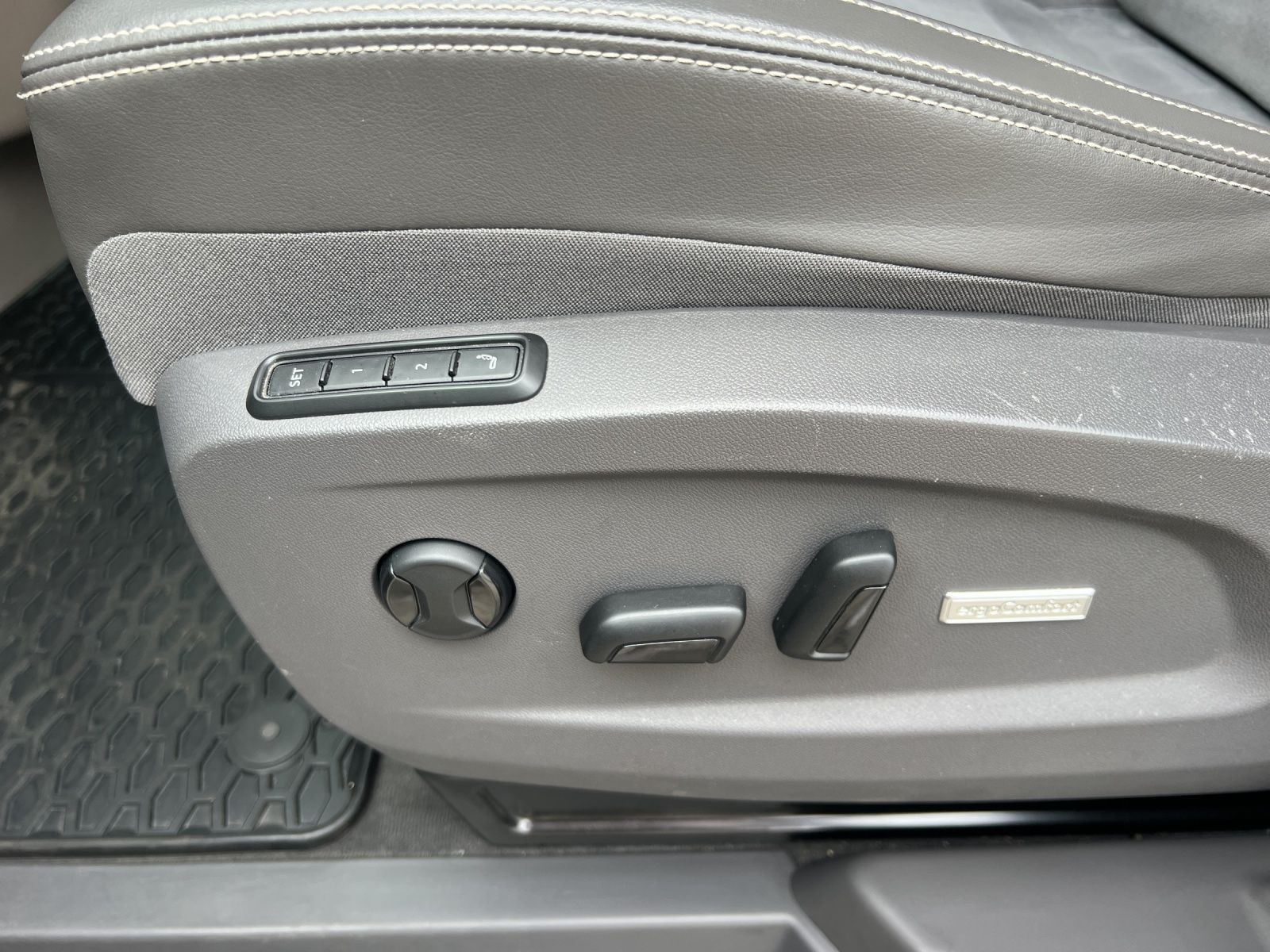 Fahrzeugabbildung Volkswagen T7 Multivan eHybrid Life Standhzg. LED AHK Navi