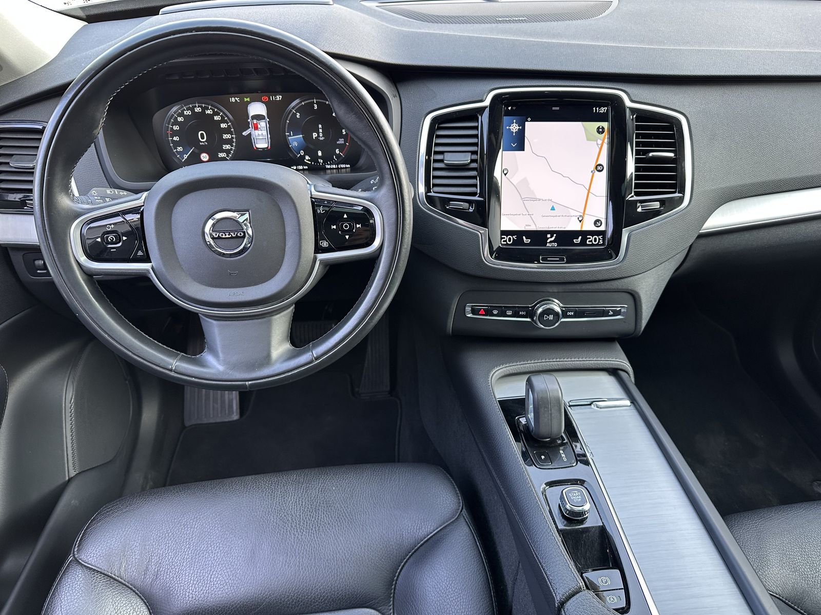 Fahrzeugabbildung Volvo XC90 B5 AWD Momentum Pro NAV+LED+VC+PANO+AHK+H&K