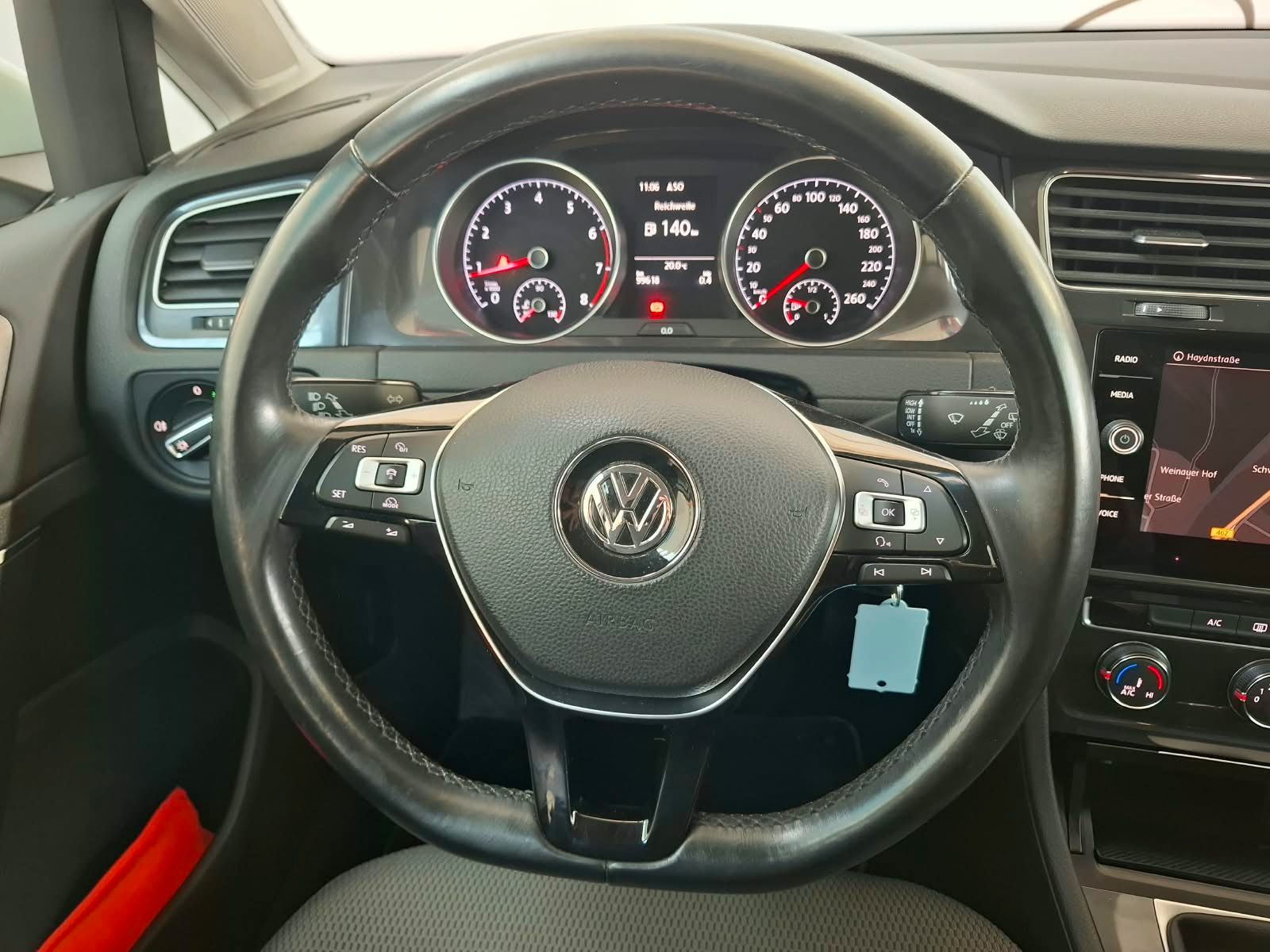 Fahrzeugabbildung Volkswagen Golf VII Var. Comf. 1,5 TSI + AHK+ACC+Navigation