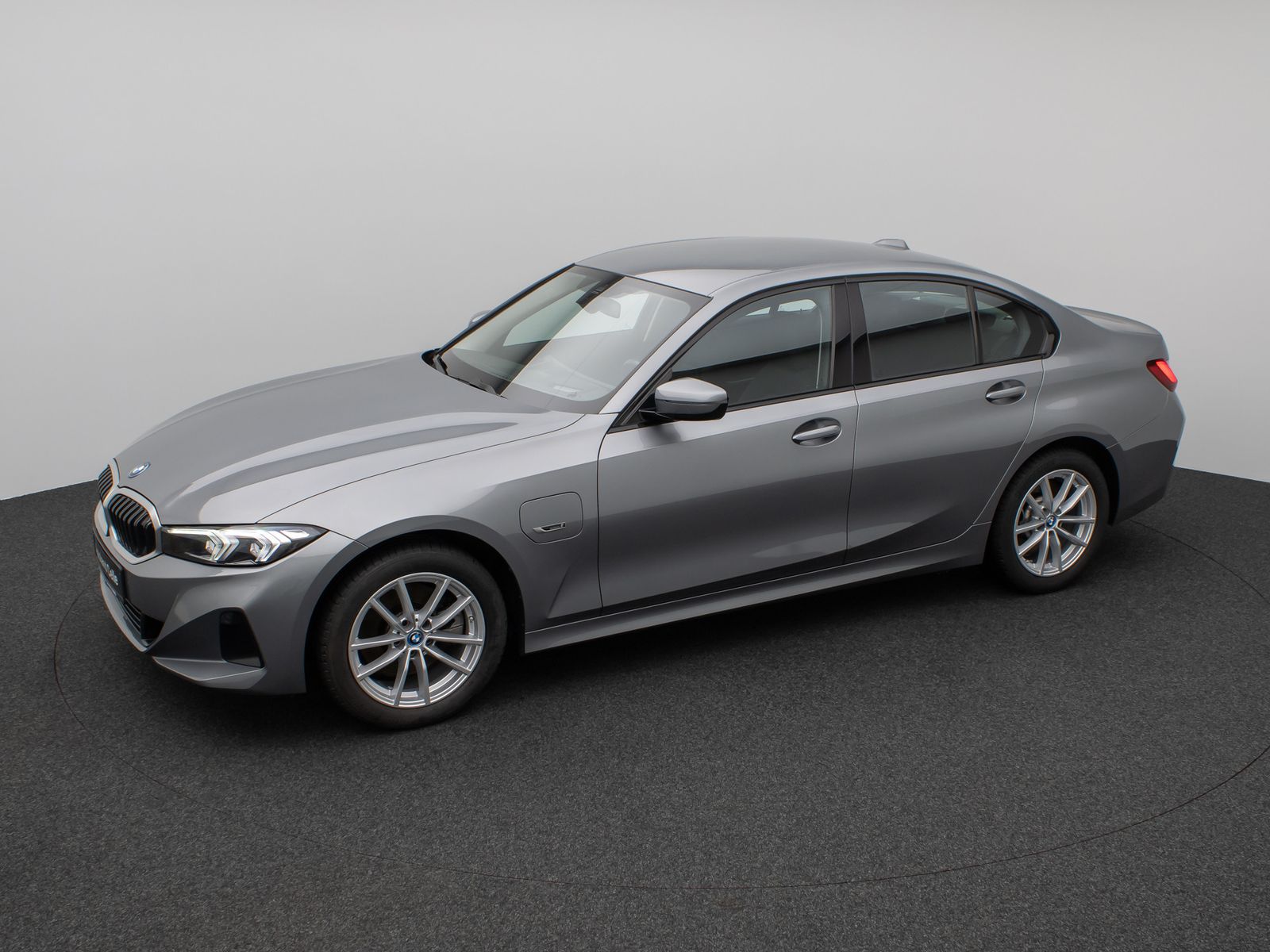 Fahrzeugabbildung BMW 320e DAB HUD Komfort LED Sport Stop&Go 17Zoll