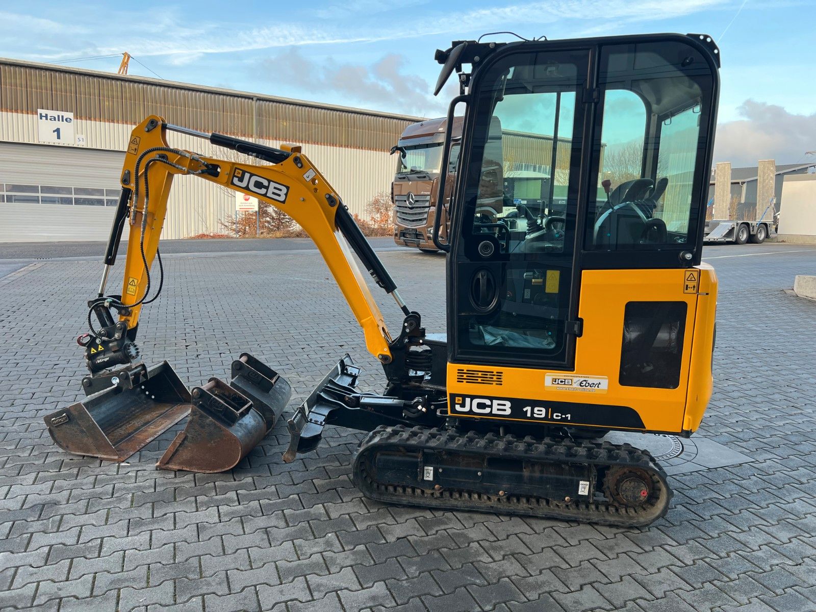 Fahrzeugabbildung JCB 19C-1 / nur 504h! / Powertilt / 2022