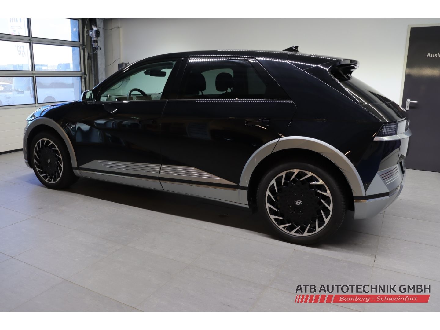 Fahrzeugabbildung Hyundai IONIQ 5 77,4 kWh 4WD SOH 98,6% UNIQ +Relax +20-Z