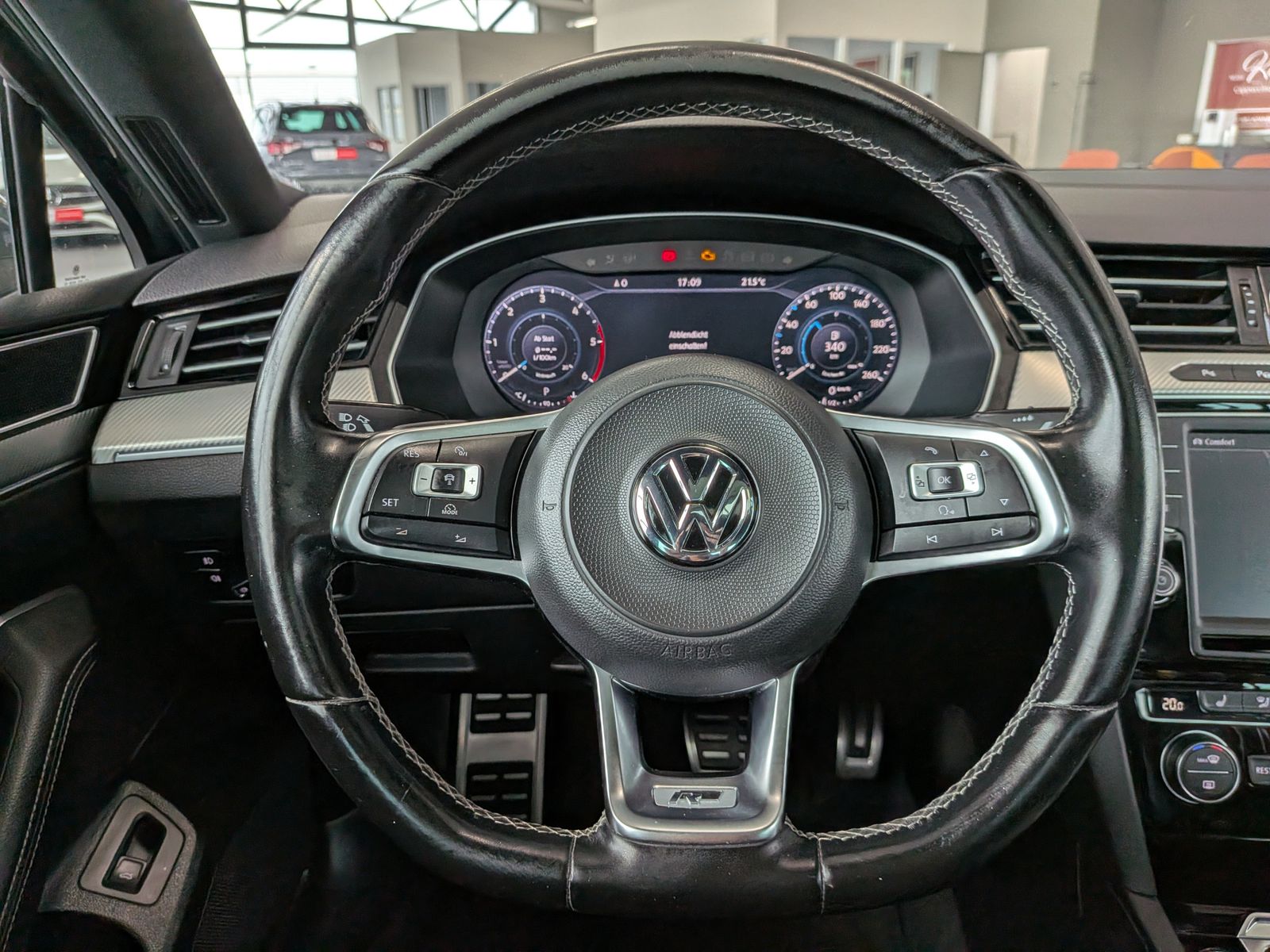 Fahrzeugabbildung Volkswagen Passat 2.0 TDI Lim. High/R-Line 4Motion ACC Pano