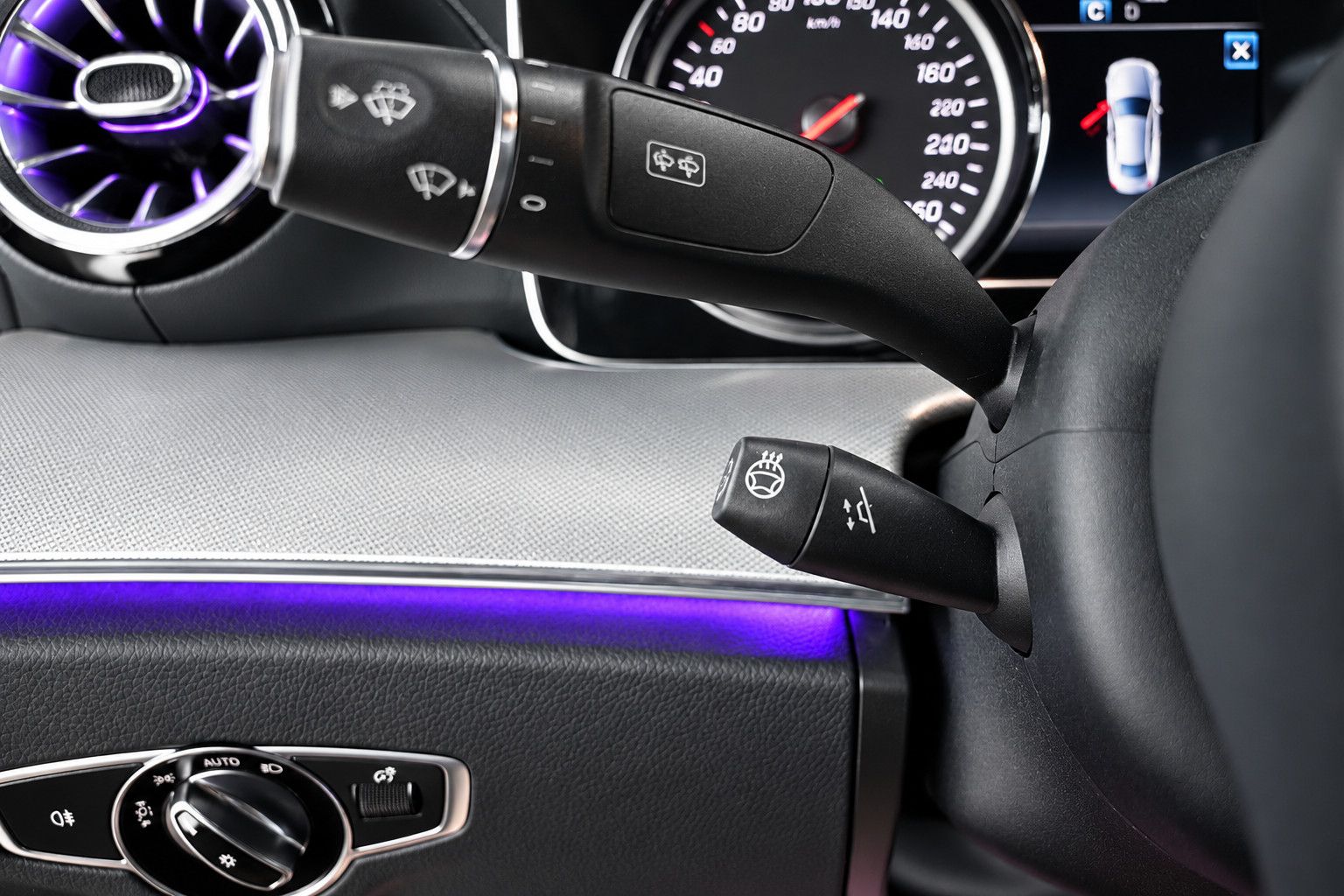 Fahrzeugabbildung Mercedes-Benz E E 300 Coupe *AMG-Line*Ambiente*360°KAM*Memory