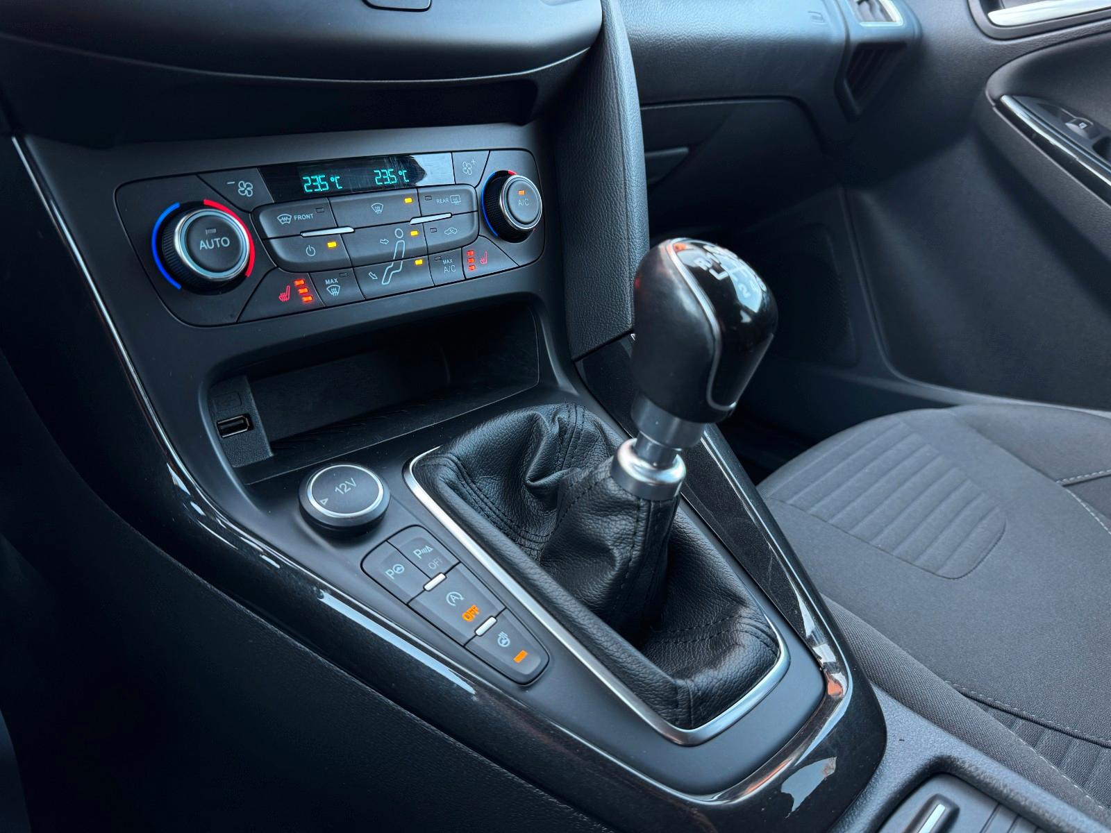 Ford Focus Turnier Titanium - Inkl. Doppel Garantie
