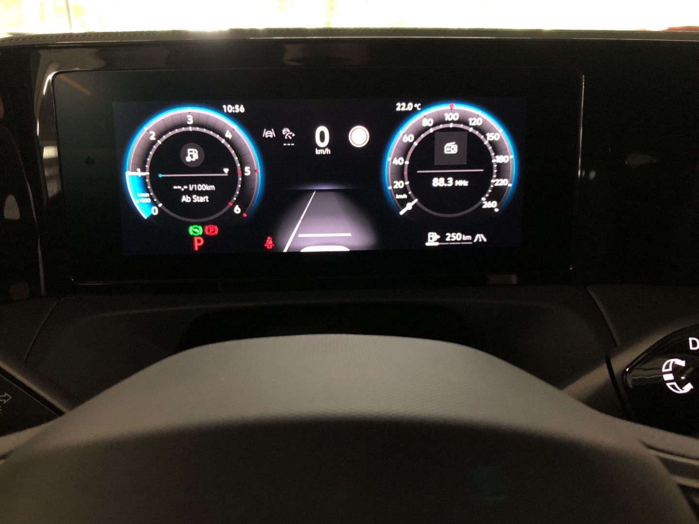 Fahrzeugabbildung Volkswagen Tiguan R-Line 2.0 TDI DSG Sportpaket AHK-klappba
