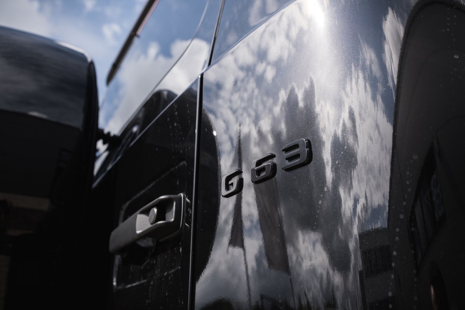 Fahrzeugabbildung Mercedes-Benz G 63 AMG-Perform.Paket-Superior-NightP.-Carbon