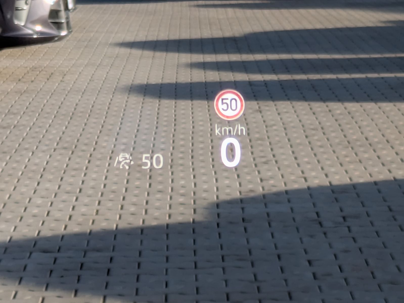 Fahrzeugabbildung Volkswagen Tiguan 2.0 TDI 4M R-Line PANO*H&K*AHK*MATRIX*20"