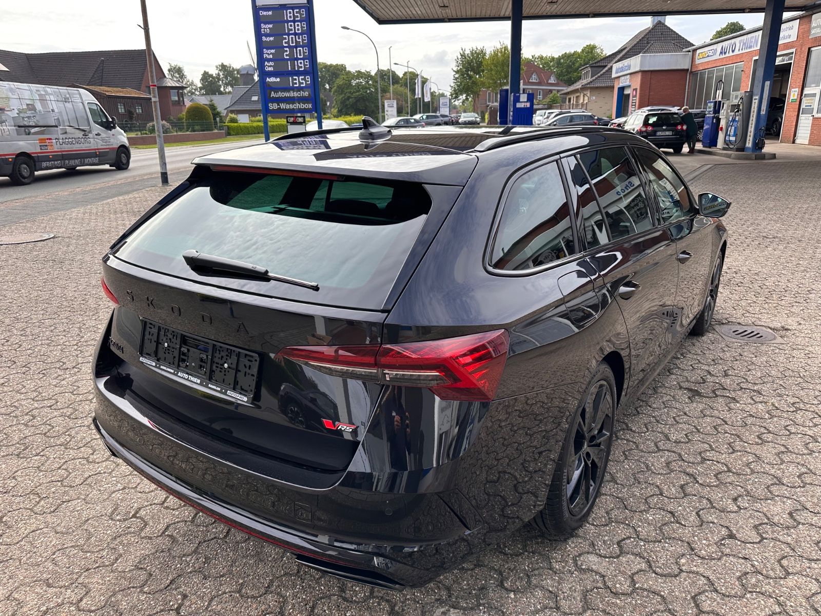 Fahrzeugabbildung SKODA Octavia RS Combi 2.0 TSI Pano/360°/Matrix/ACC