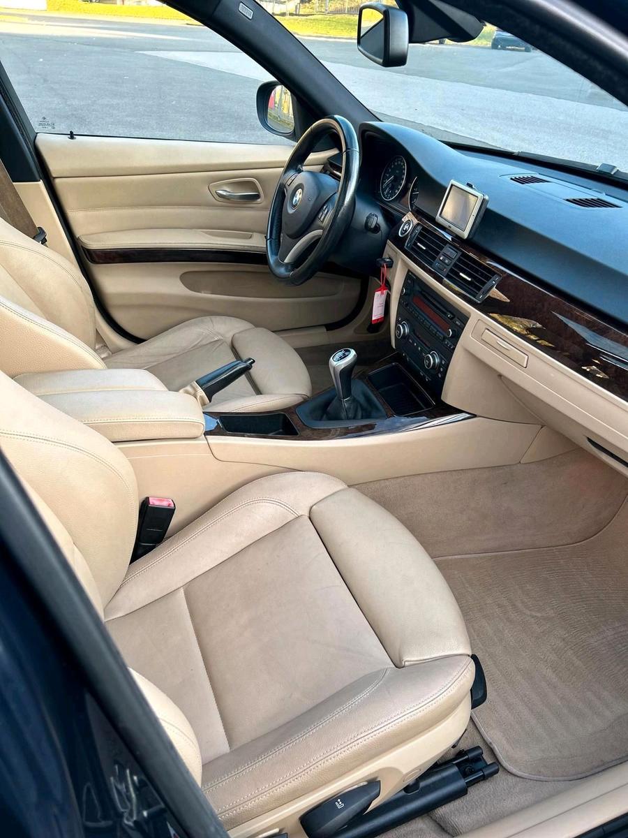 BMW 318 2010 — photo 9