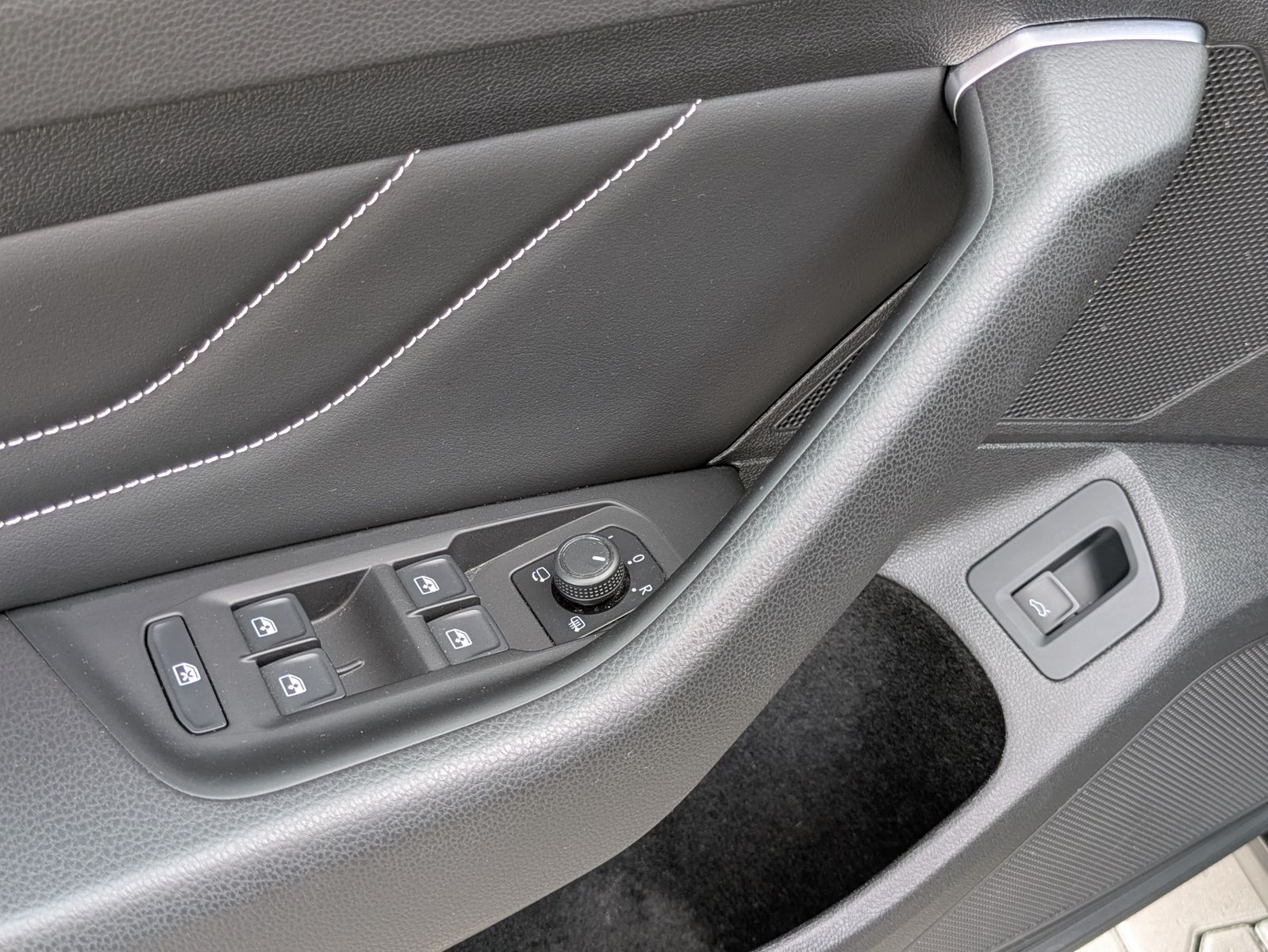Fahrzeugabbildung Volkswagen Passat 2.0 TDI 2x R-Line MATRIX*KAMERA*ACC*NAVI