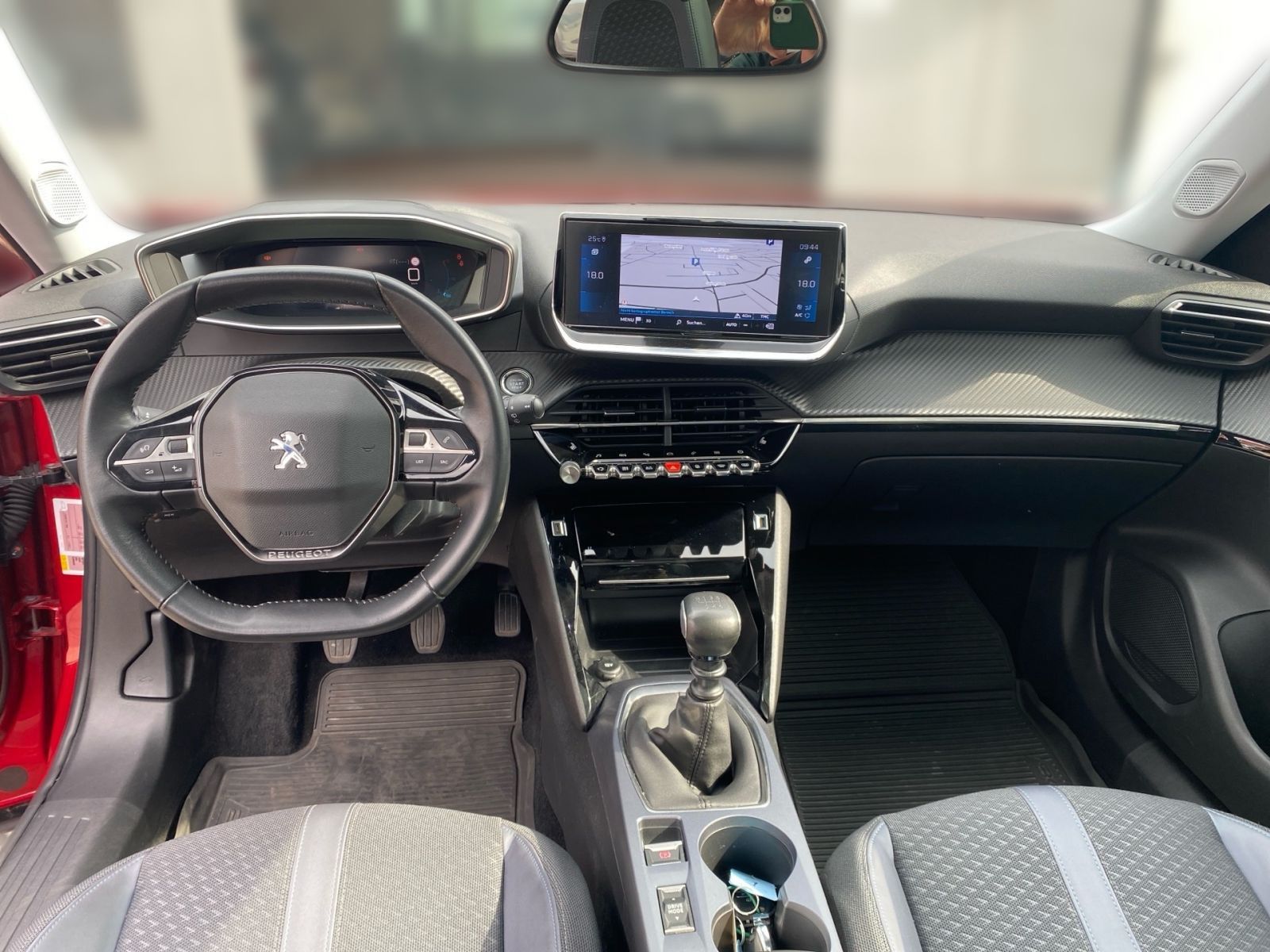Fahrzeugabbildung Peugeot 2008 1.2 PureTech 130 Allure *ePano*360'*GJR*Alu