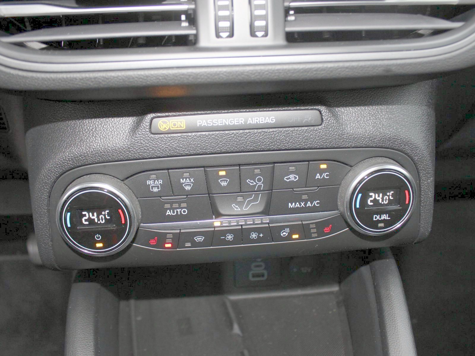 Fahrzeugabbildung Ford Focus Titanium 1,5 EcoBlue Start/Stopp