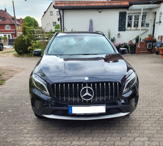MERCEDES-BENZ GLA 200 