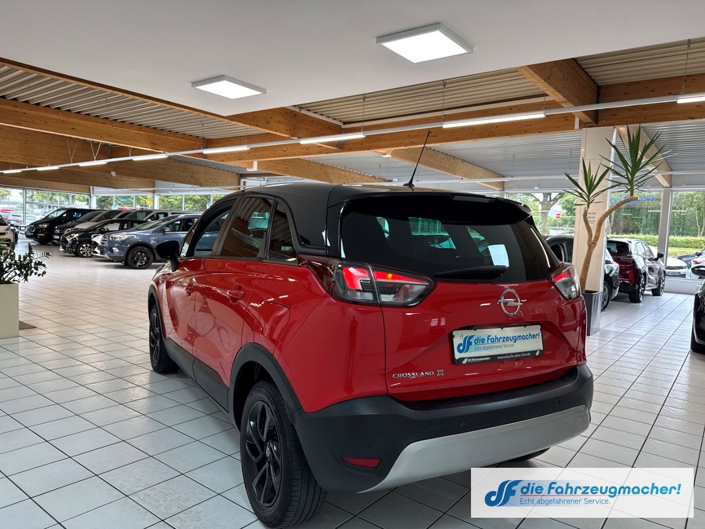 Fahrzeugabbildung Opel Crossland Limited Edition 1.2 Turbo EU6d Apple C