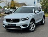 Volvo XC 40 Momentum 2WD*Autom.*Navi*RFK*AHK*Pano* - silberne Volvo XC40