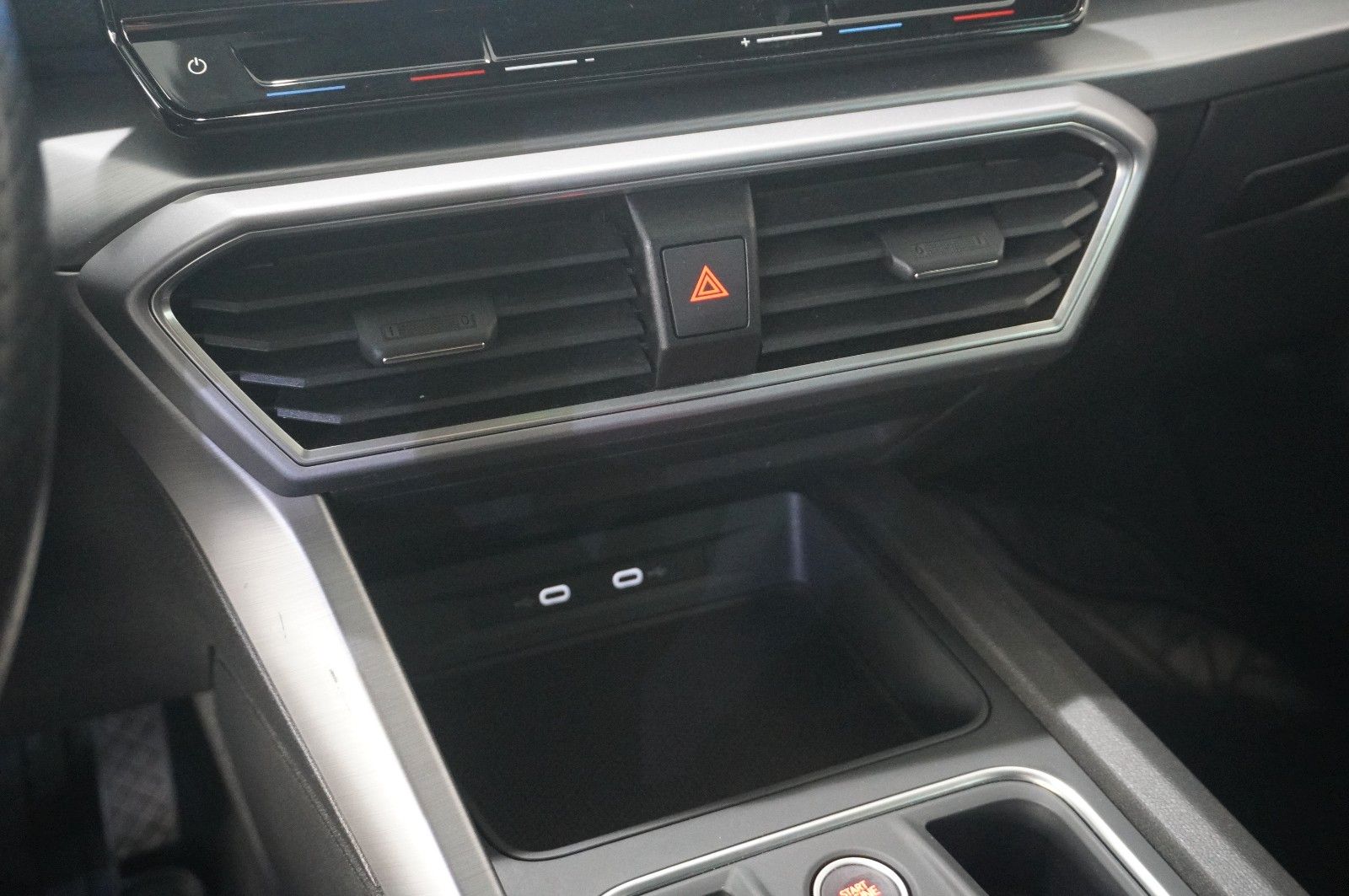 Fahrzeugabbildung SEAT Leon ST 1.5 TSI FR SPORT DSG NAVI/LED/VIRT./DAB+