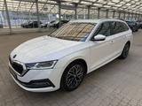 Skoda Octavia Combi 2.0TDI First Edition|DSG|Navi|Pano - Skoda Octavia: First Edition