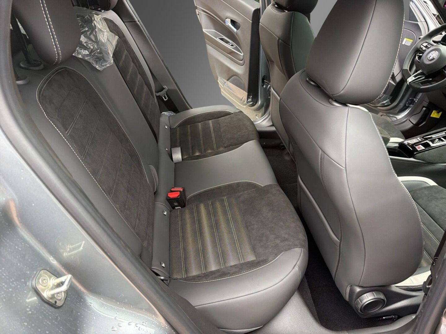 Fahrzeugabbildung Alfa Romeo Junior Ibrida Sport Speciale 1,2 VGT 107kW MY26