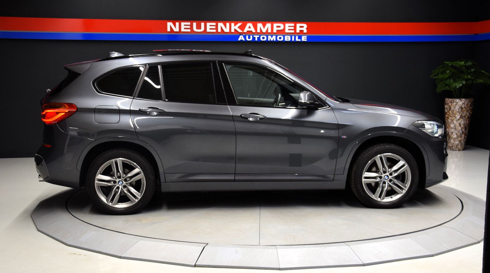 Fahrzeugabbildung BMW X1 xDrive 18 d M Sport LED Pano HuD Navi Kamera