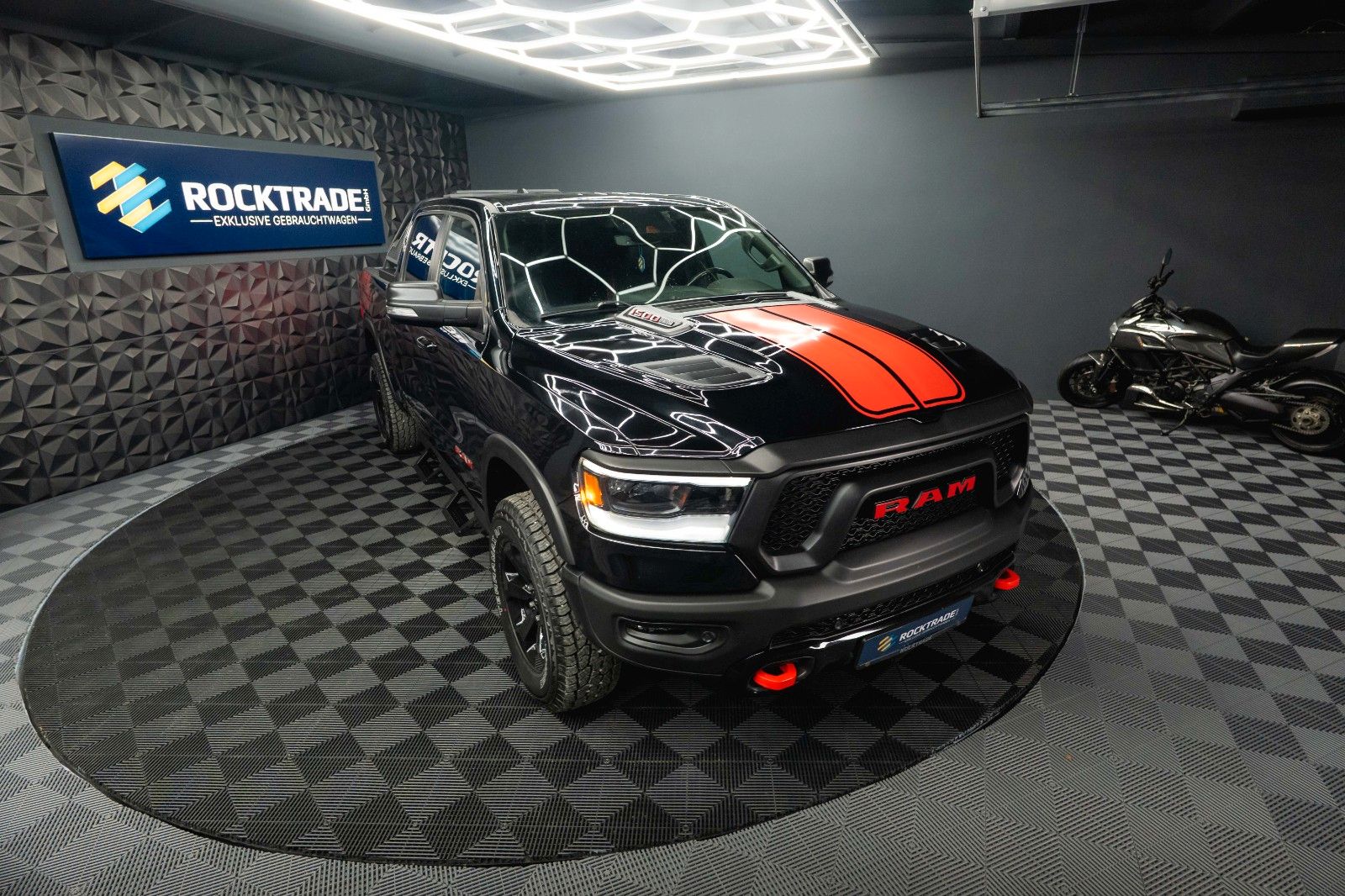 Fahrzeugabbildung Dodge RAM 5.7 V8 HEMI 4x4 REBEL AXLE LOCK Airmatic LED
