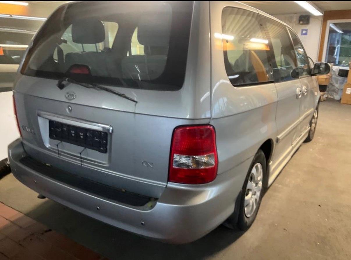 Kia Carnival 2005 — interior