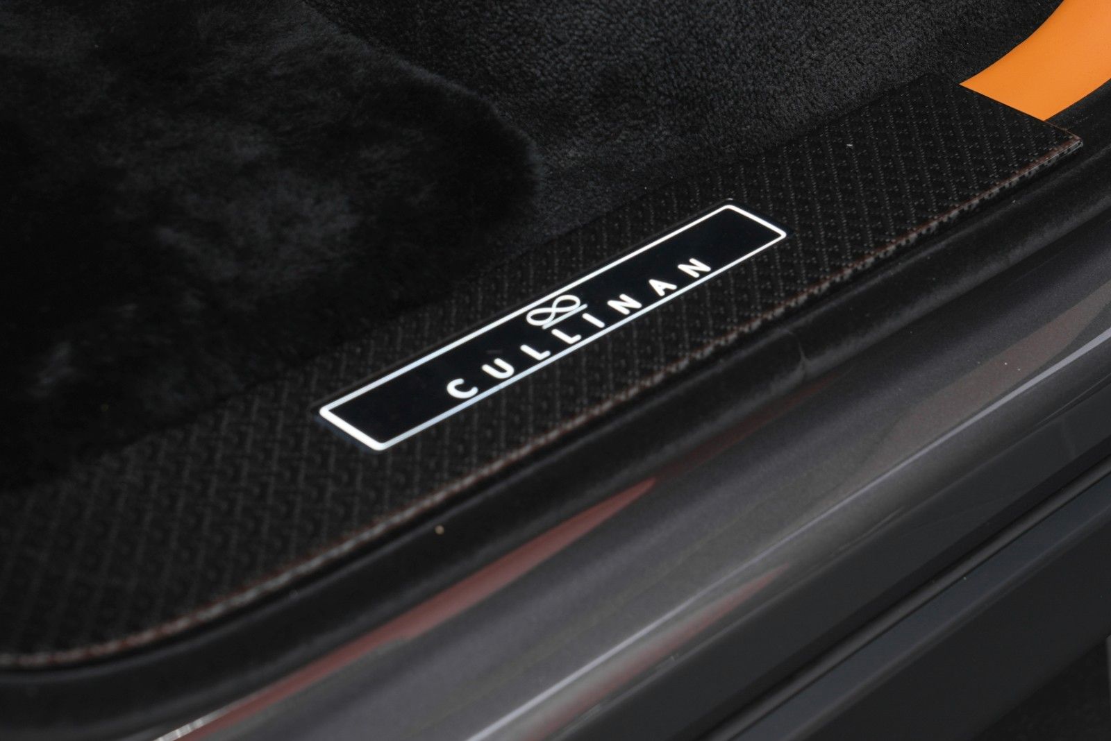 Fahrzeugabbildung Rolls-Royce Cullinan Black Badge STOCK/MY23/4-SEAT