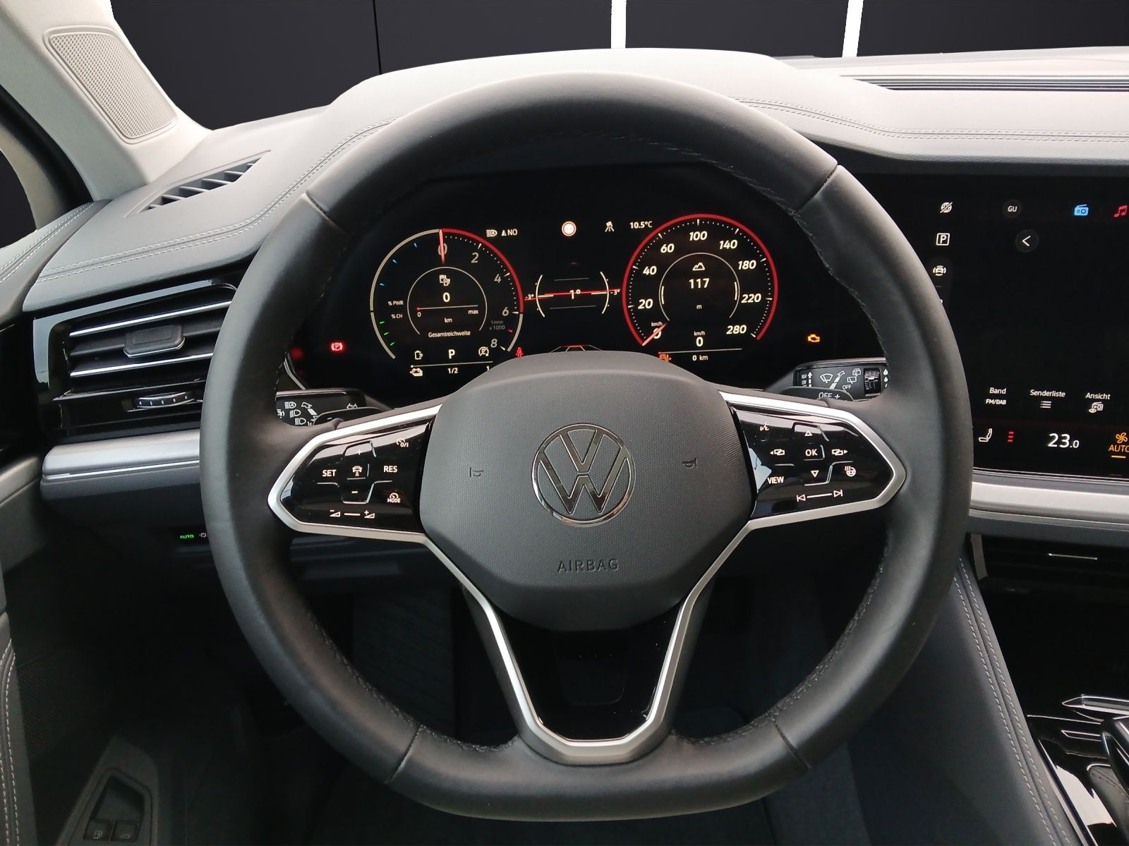 Fahrzeugabbildung Volkswagen Touareg eHybrid Elegance Matrix AHK Pano HUD AID