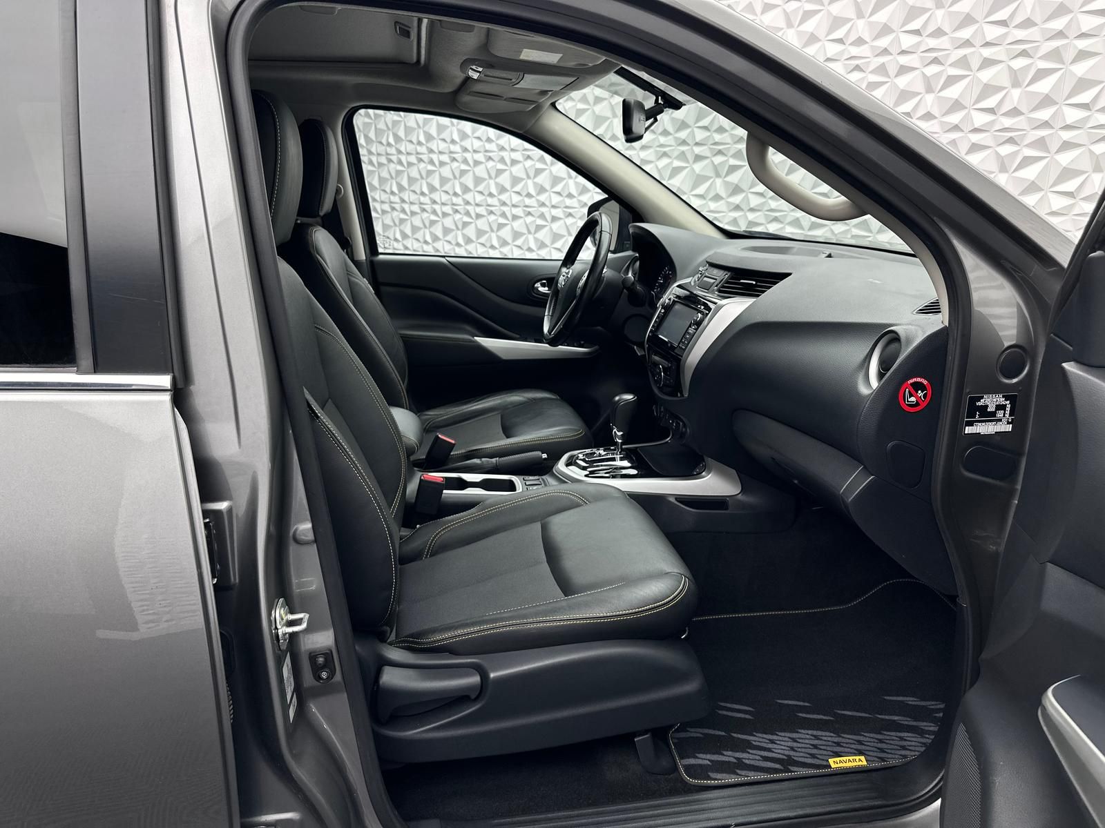Fahrzeugabbildung Nissan NAVARA 2.3DCI N-GUARD/DOKA/HARDTOP/PANO/AHK/LED