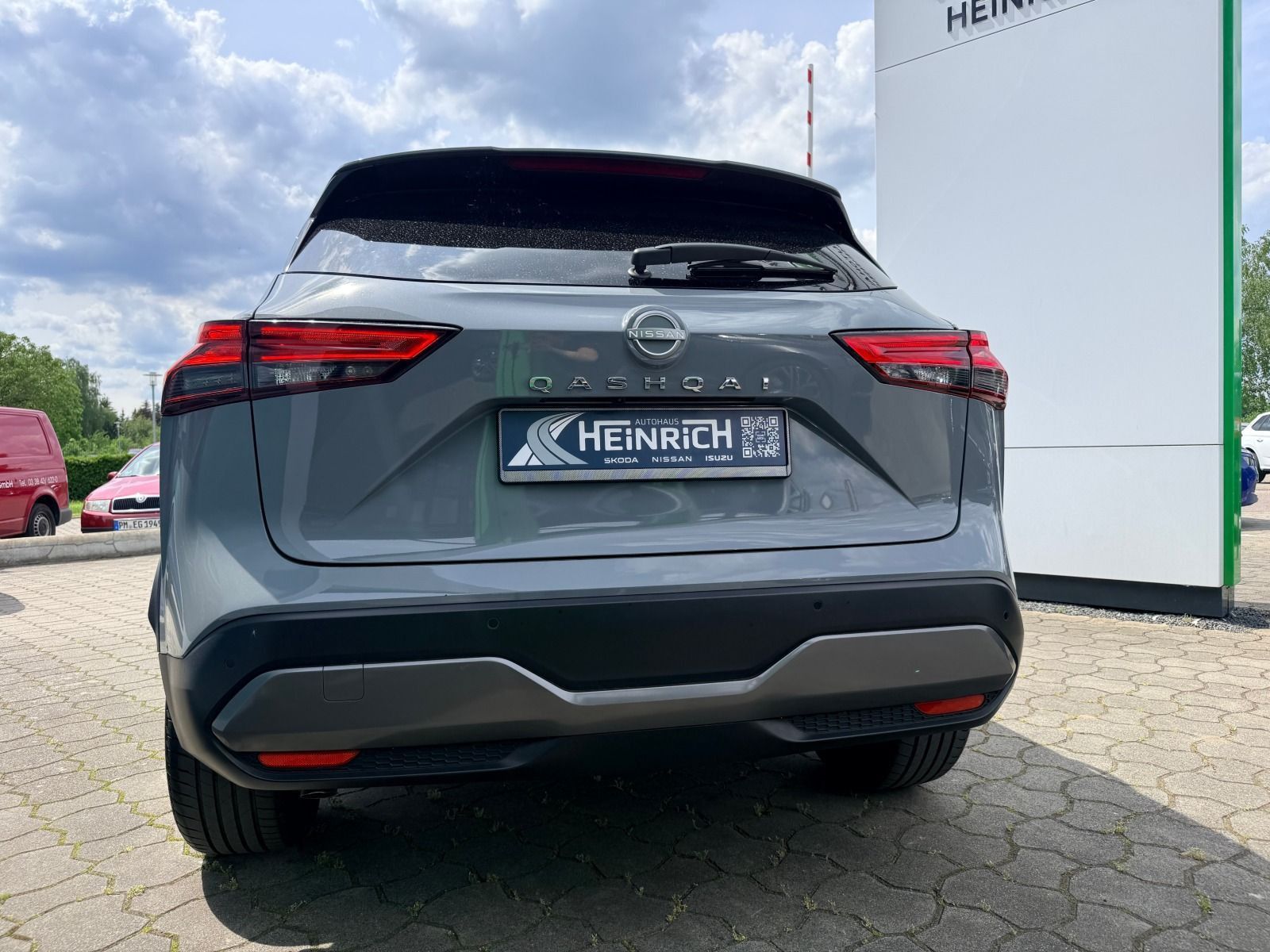 Fahrzeugabbildung Nissan Qashqai 1.3 DIG-T N-Connecta*360°Cam*Head-Up*eHe