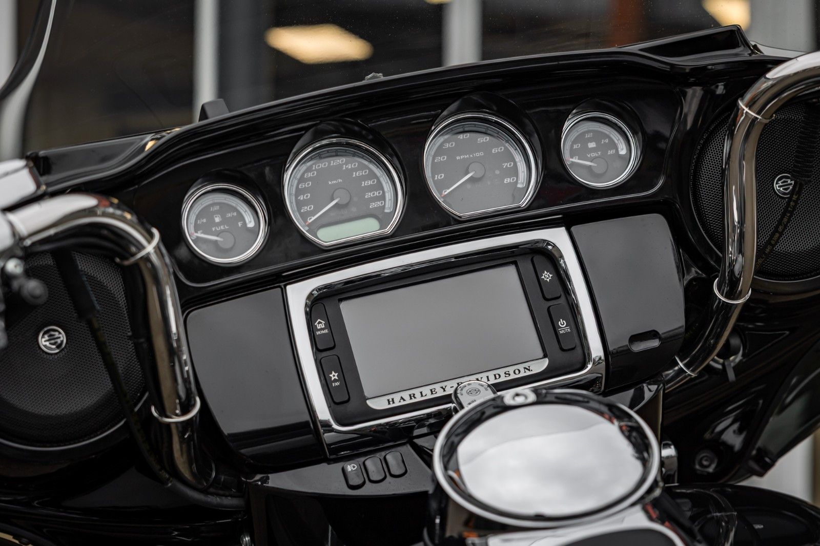 Fahrzeugabbildung Harley-Davidson ULTRA LIMITED LOW FLHTKL 103CUI - JEKILL&HYDE -