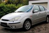 Ford Focus 1.8 16V Ghia Stufenheck - Ford Focus: Limousine, Stufenheck