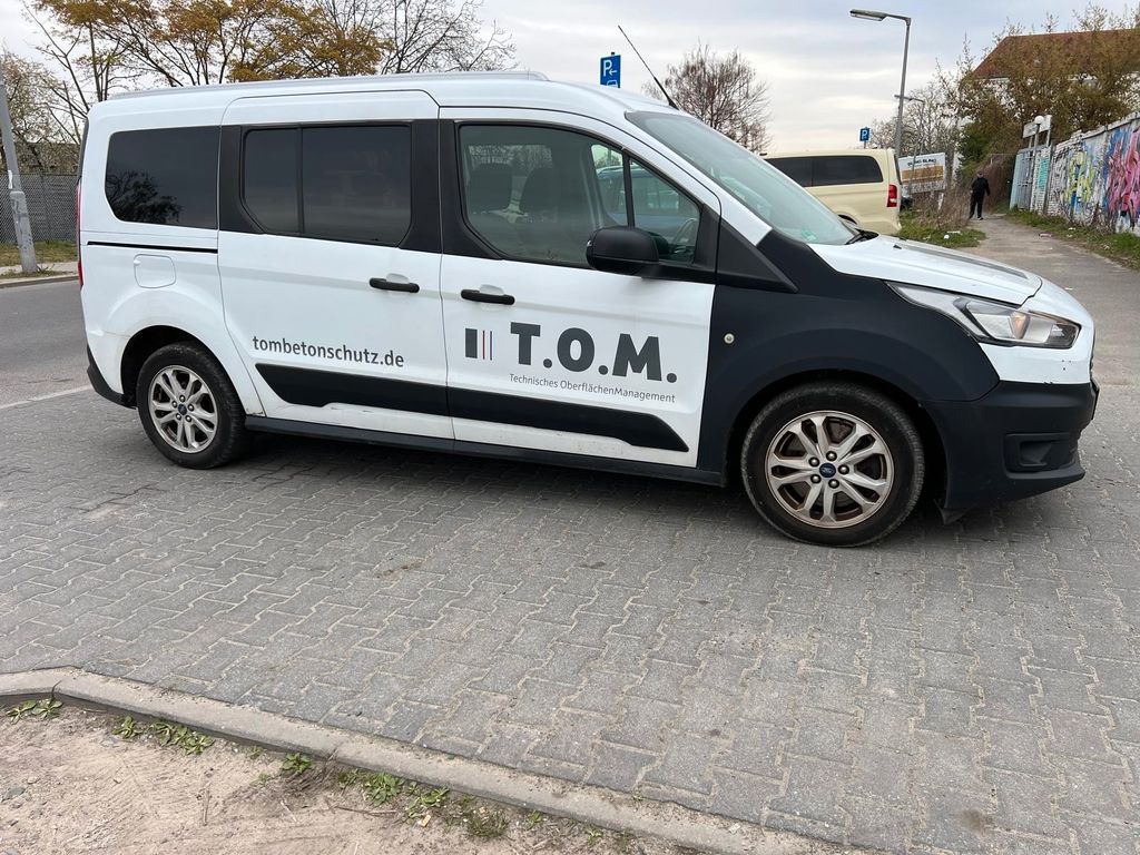 Image of Ford Grand Tourneo