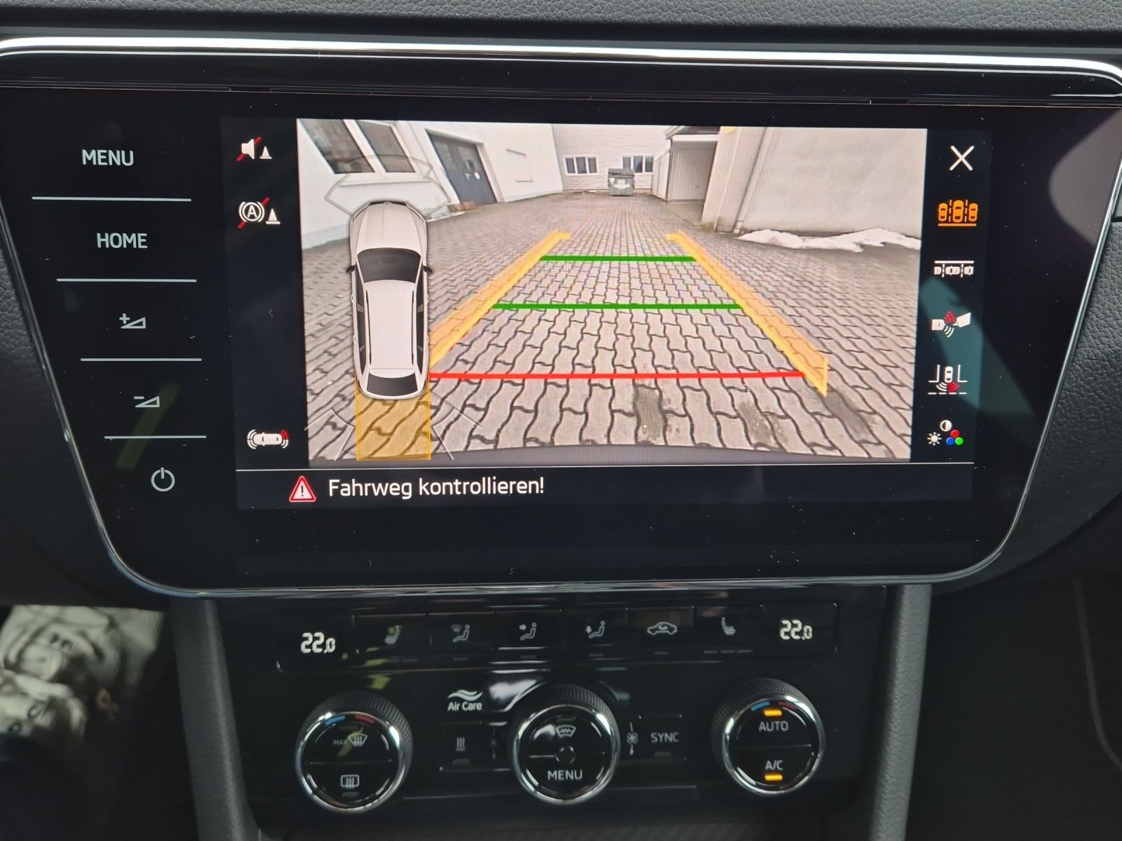 Fahrzeugabbildung SKODA Superb Combi TSI Sportline 4x4 DSG Standhzg. Mat