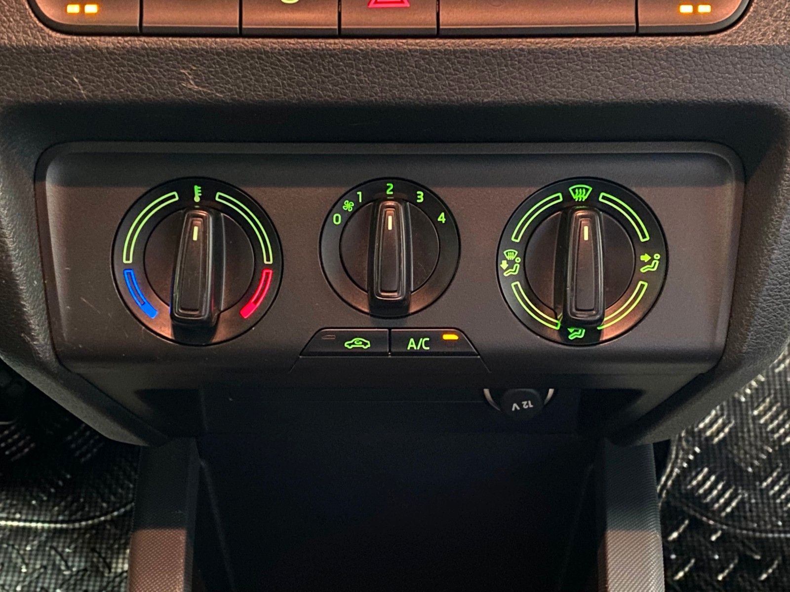 Fahrzeugabbildung SKODA Fabia 1.4 TDI+Combi++ACTIVE++SITZHEIZUNG++KLIMA+